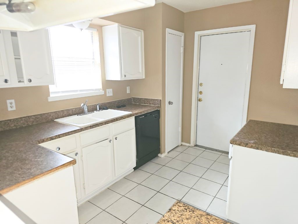 22419 Springgate Drive Property Photo 5