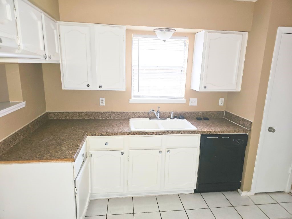 22419 Springgate Drive Property Photo 7