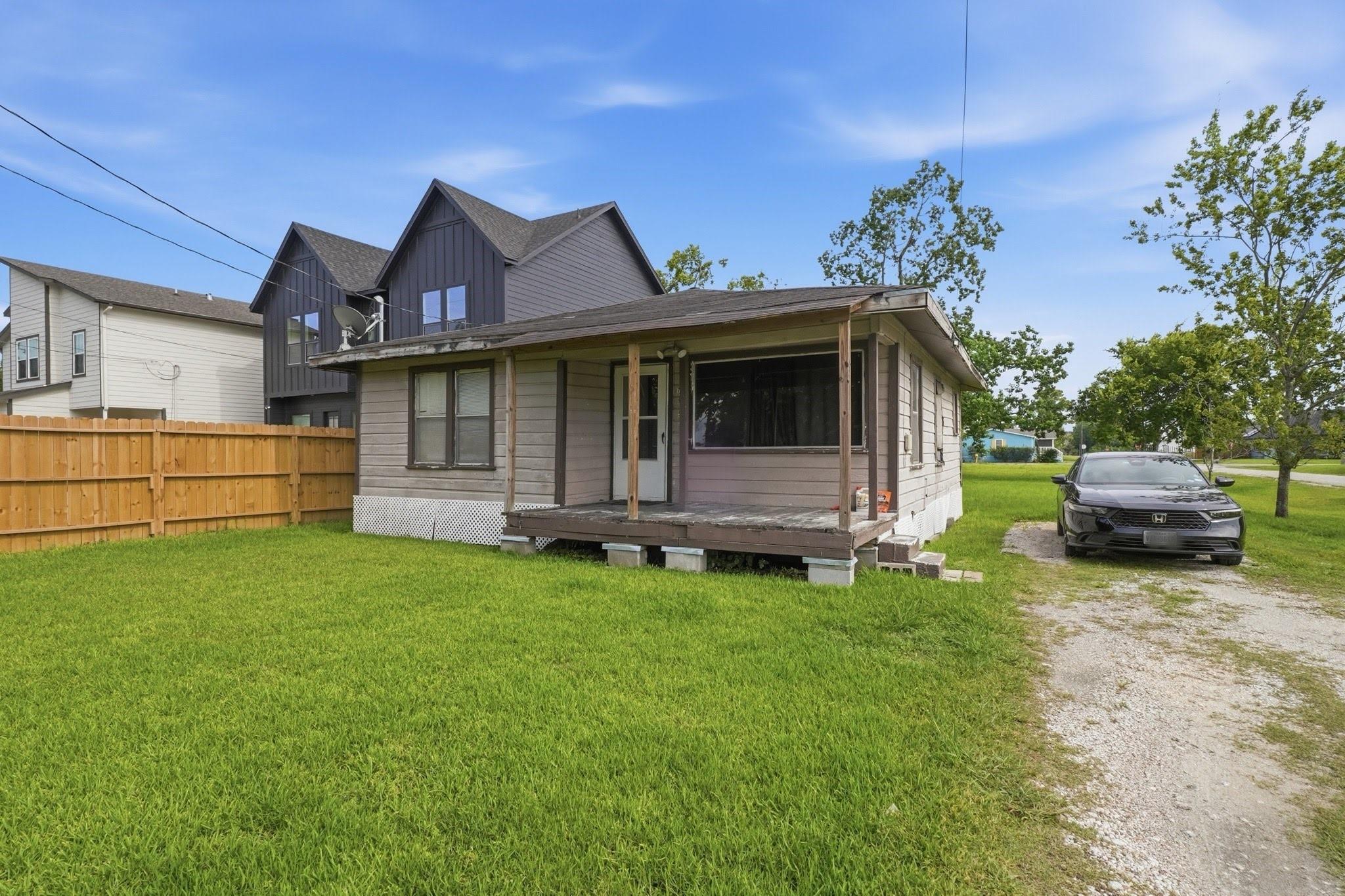 7952 Bonaire Street, Houston Tx 77028 Property Photo 2