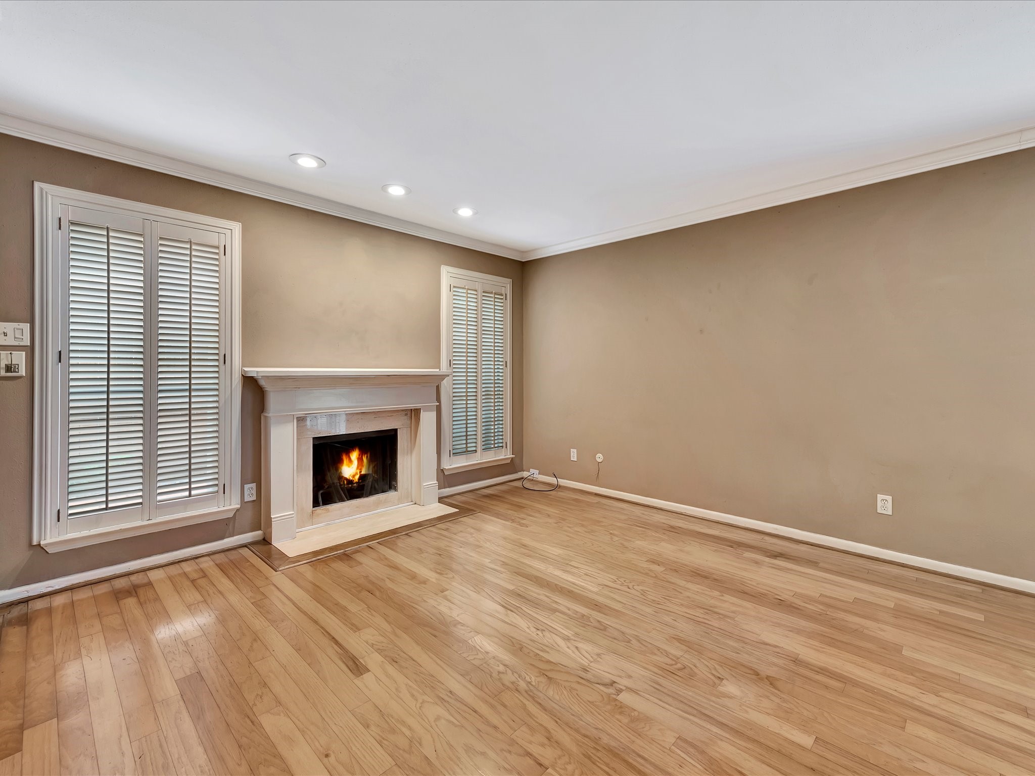 1601 S Shepherd Drive 19 Property Photo 4