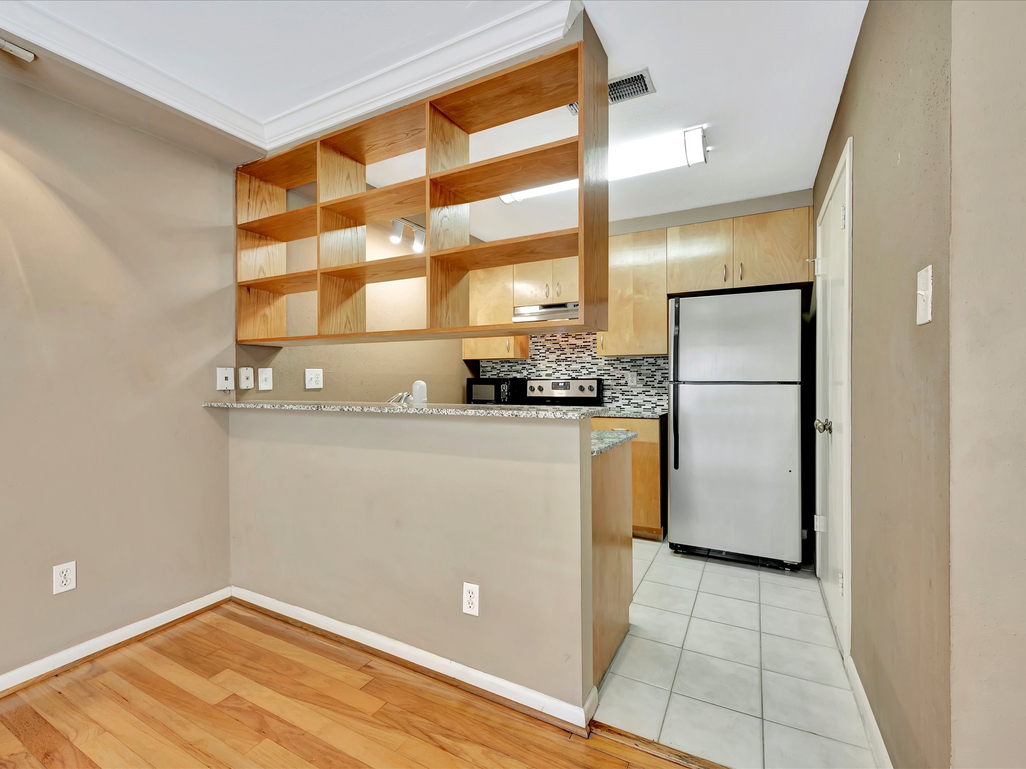 1601 S Shepherd Drive 19 Property Photo 11