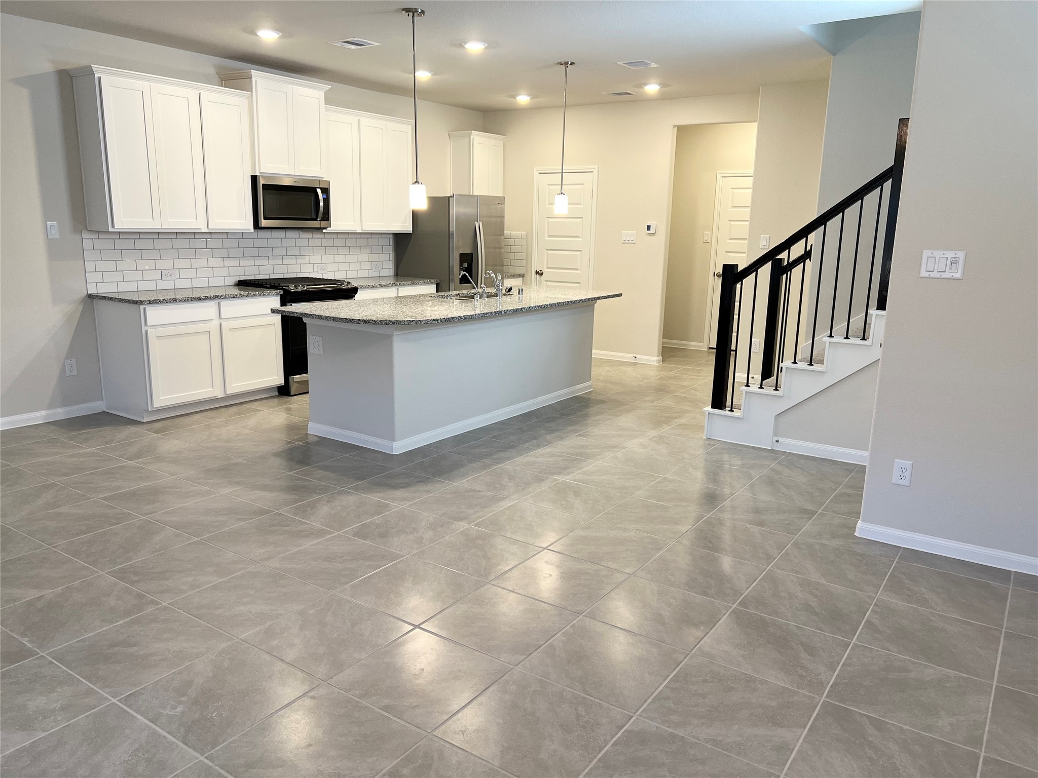 705 Seabreeze Drive Property Photo 2