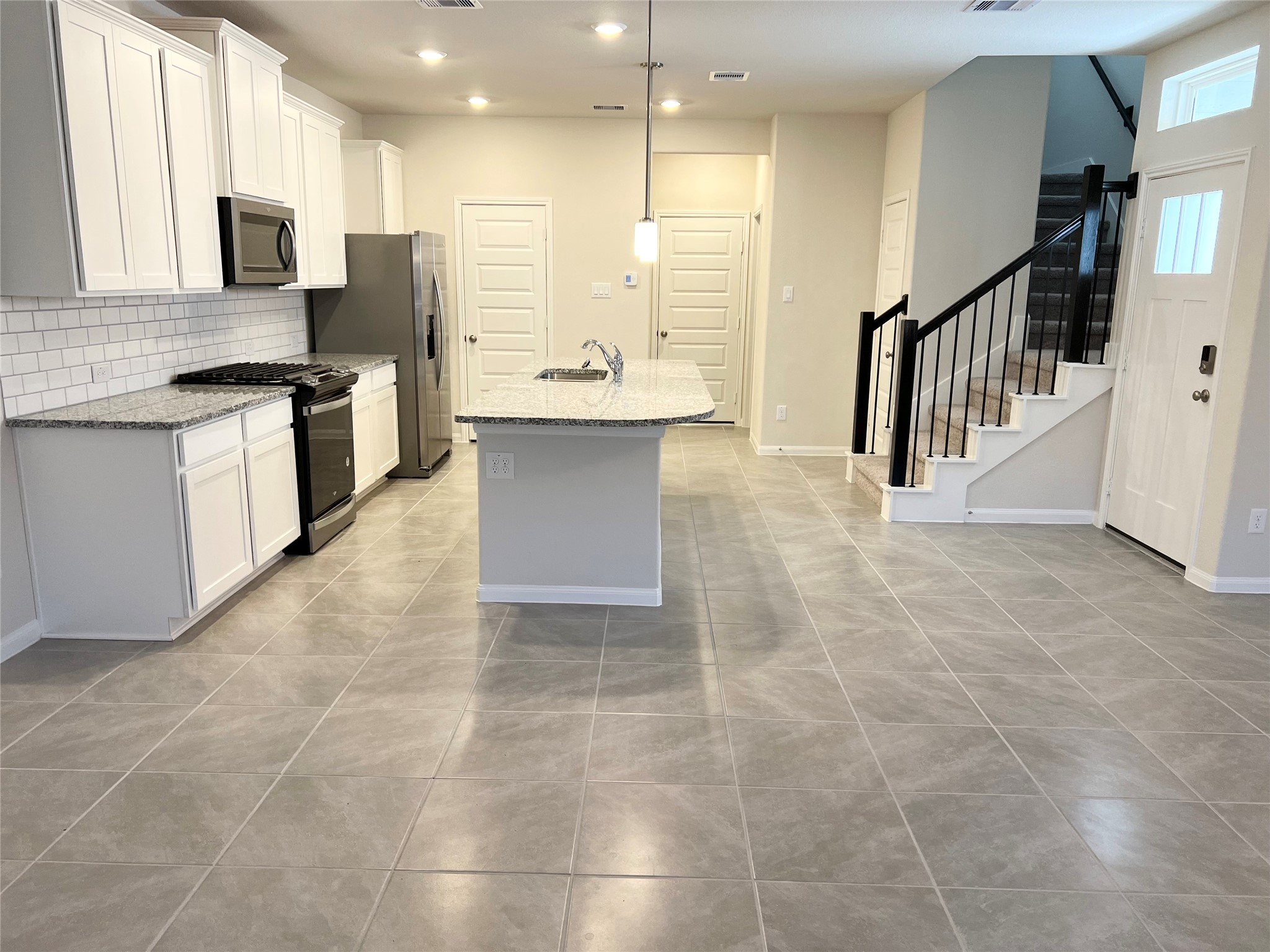 705 Seabreeze Drive Property Photo 3