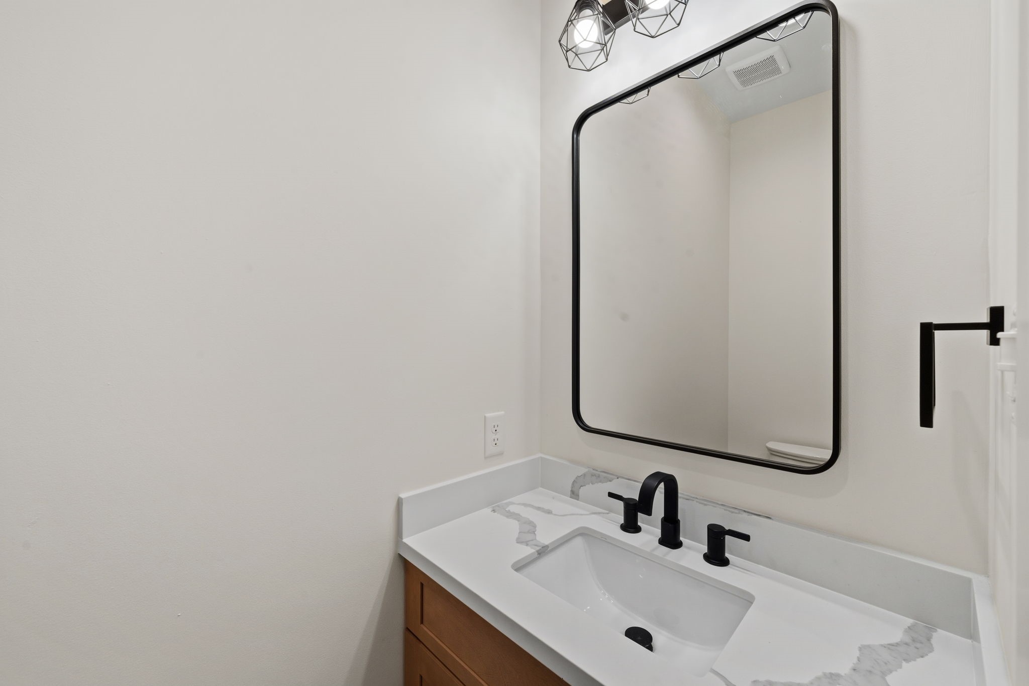 8023 Easter Street Property Photo 3