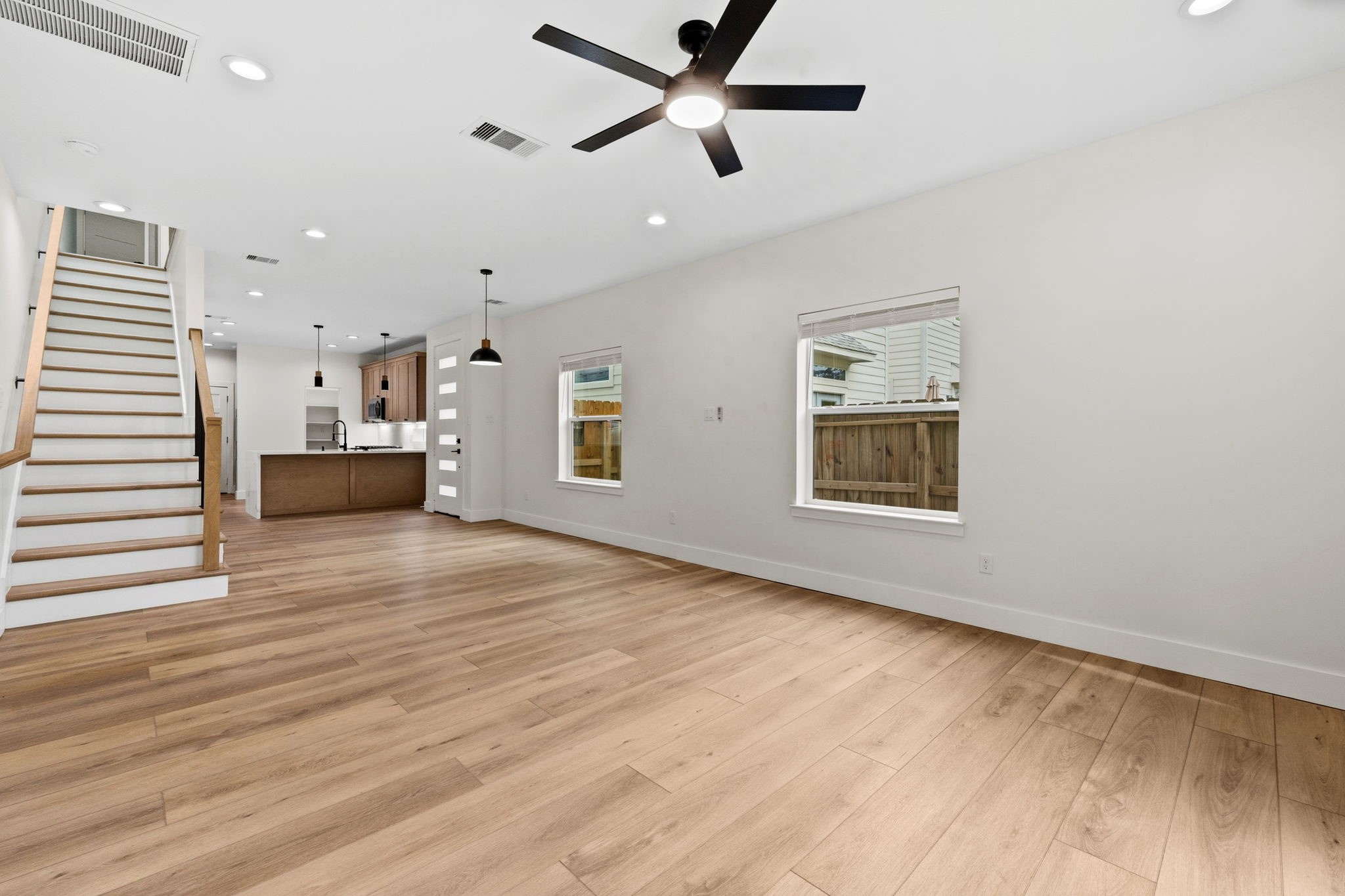 8023 Easter Street Property Photo 4