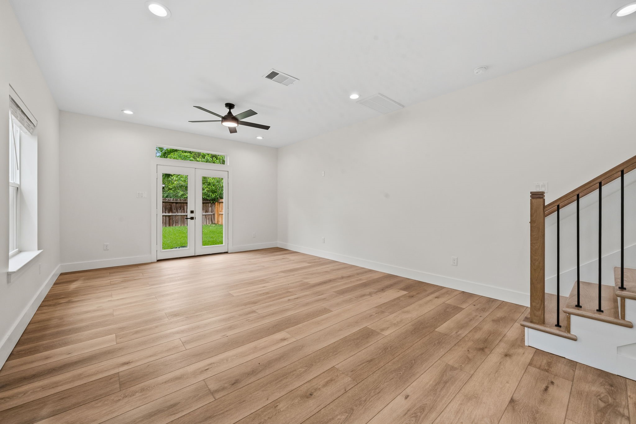 8023 Easter Street Property Photo 5