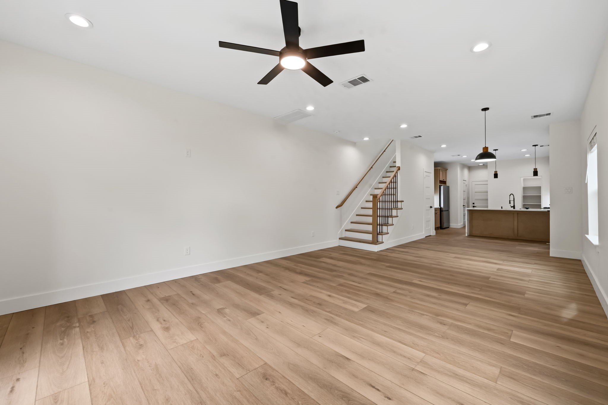 8023 Easter Street Property Photo 6