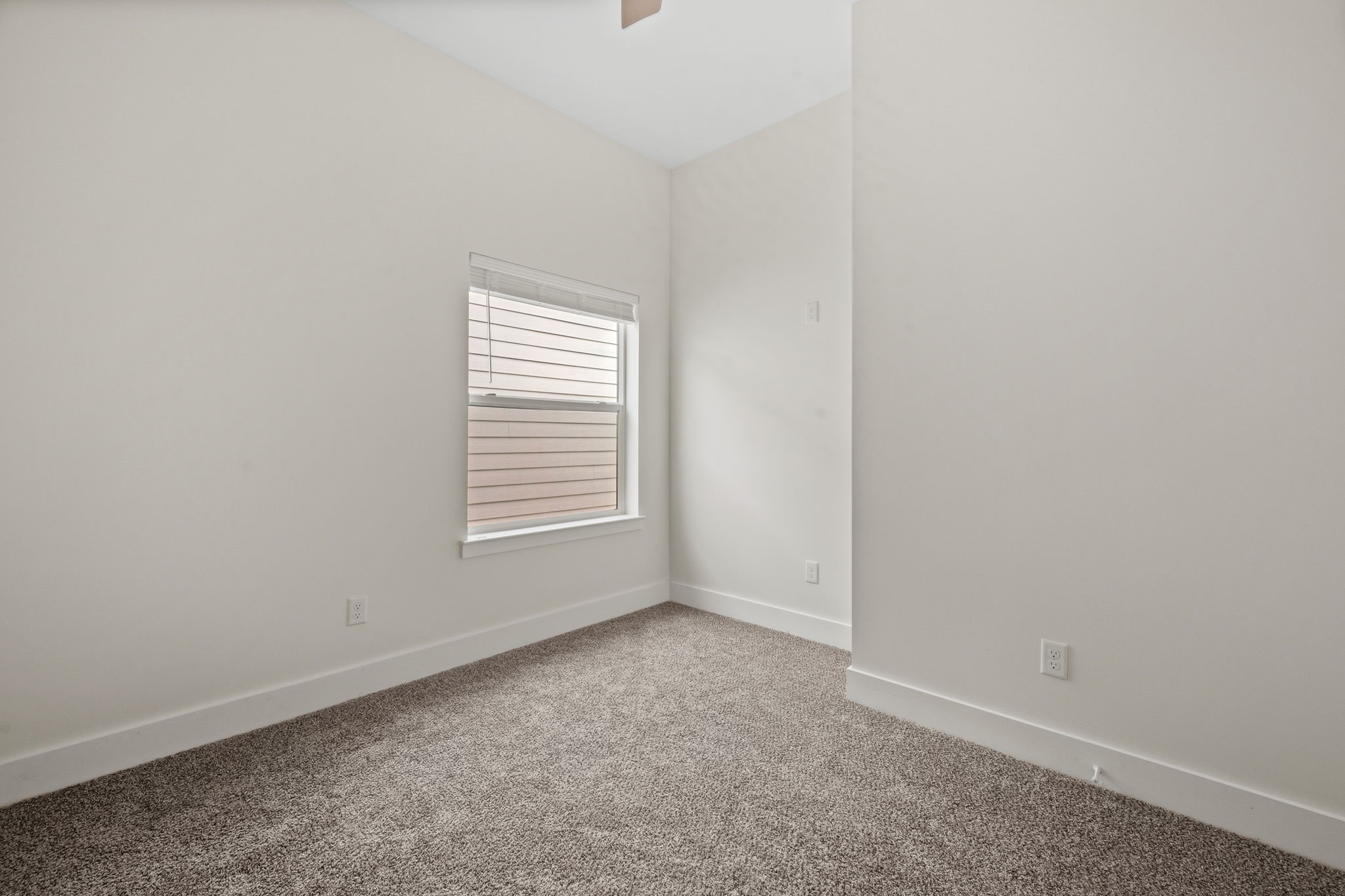8023 Easter Street Property Photo 12