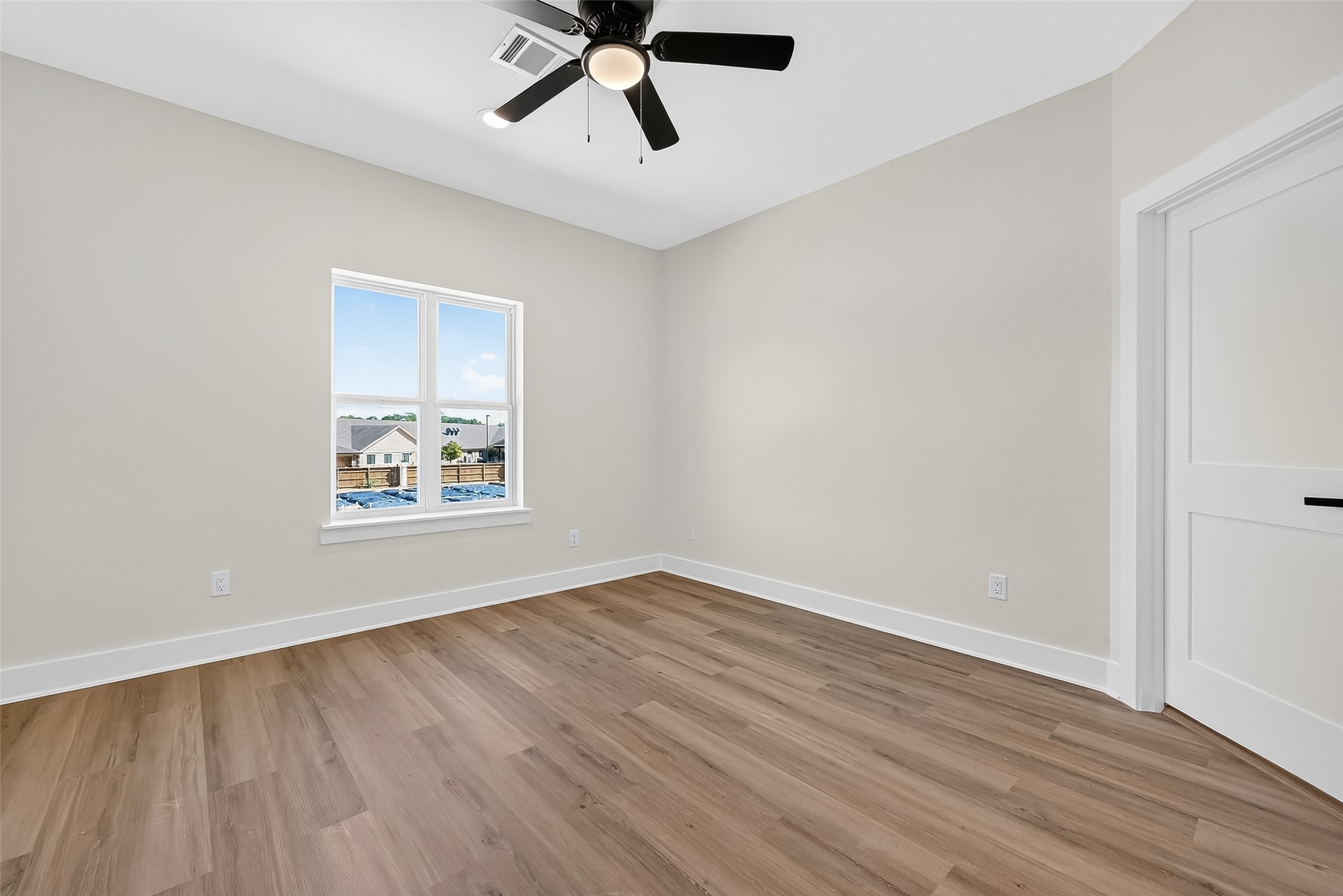 12315 New Jordan Lane Property Photo 33