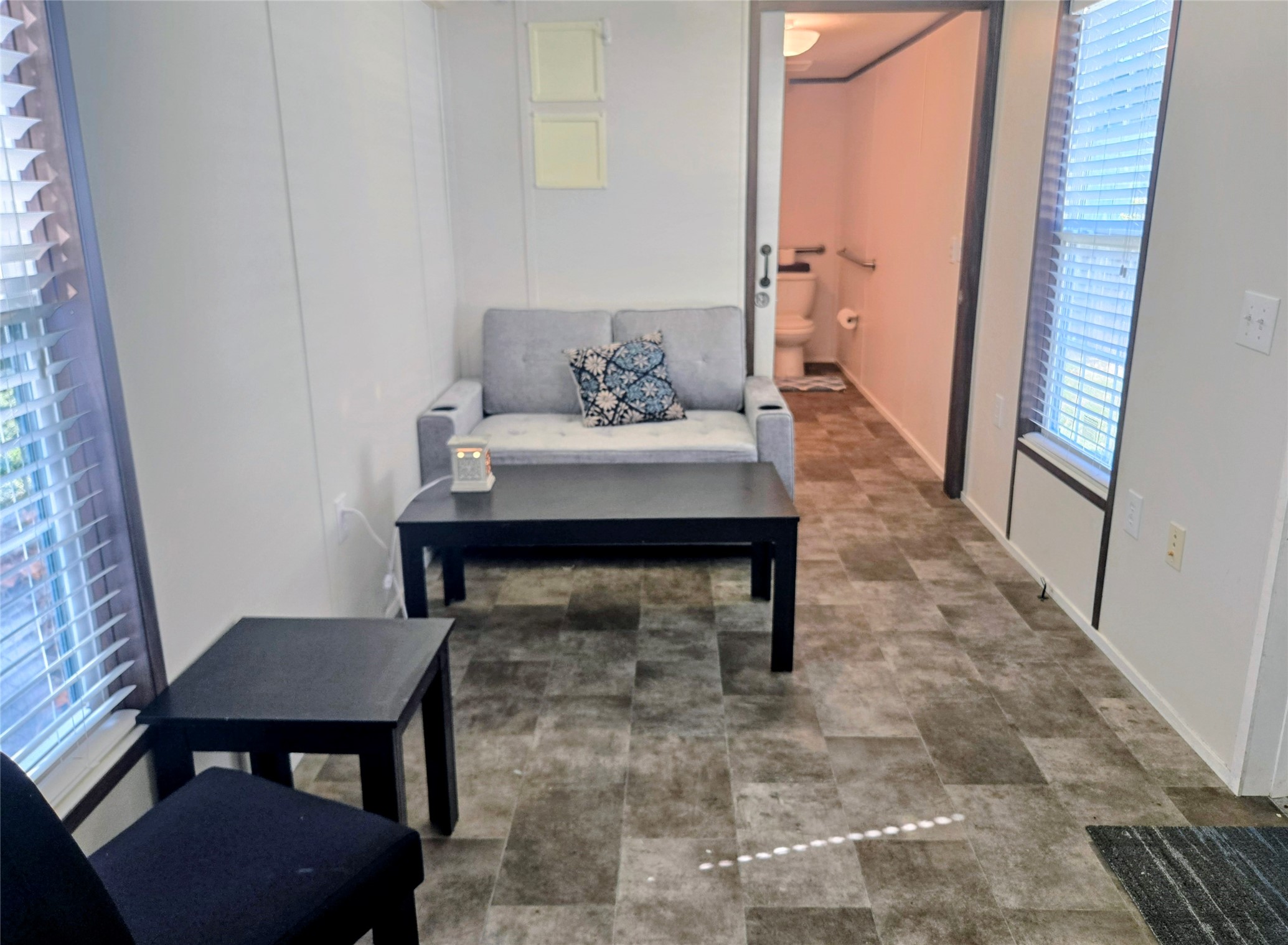 12207 Lynda Drive Property Photo 4