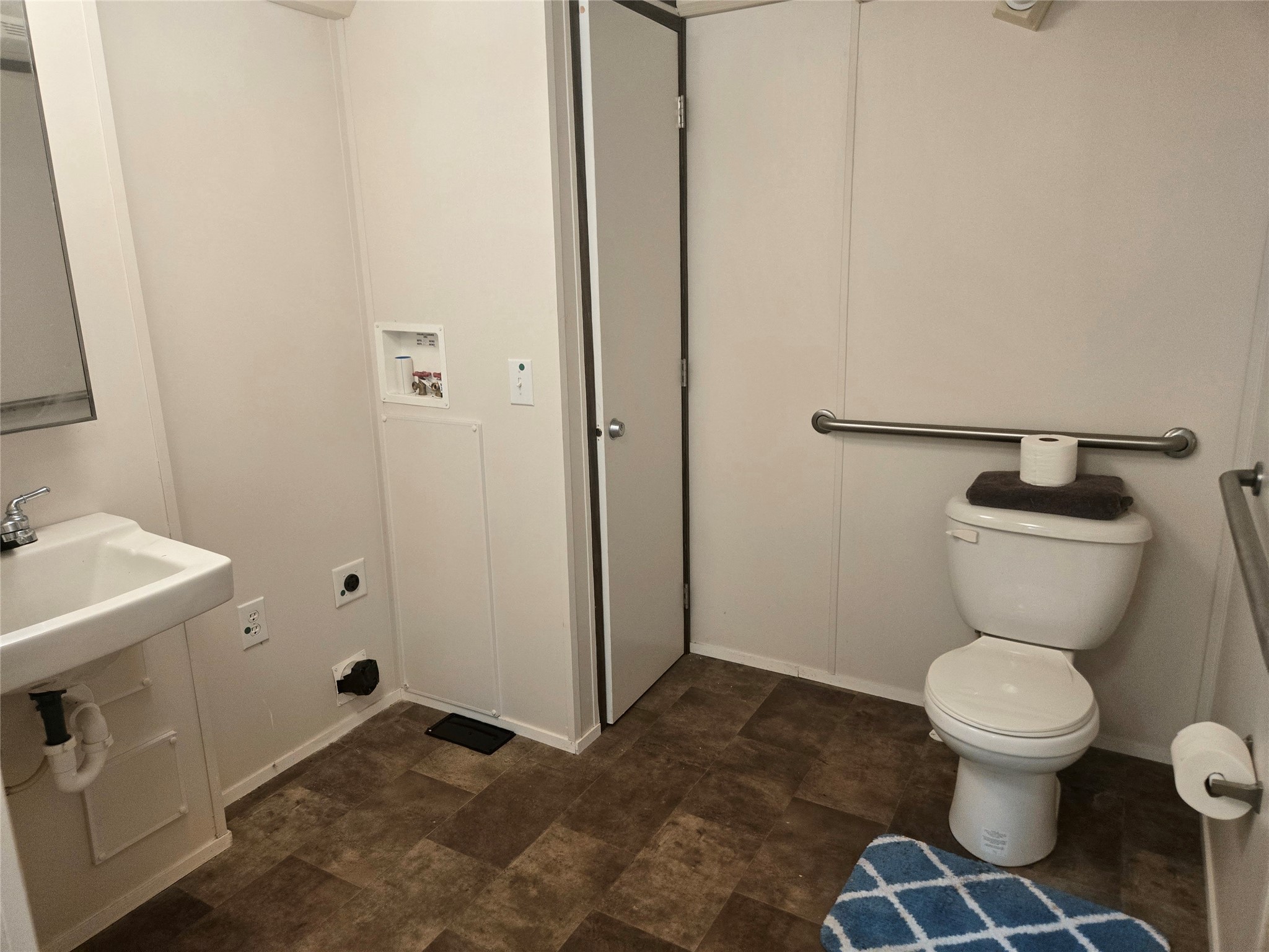 12207 Lynda Drive Property Photo 8