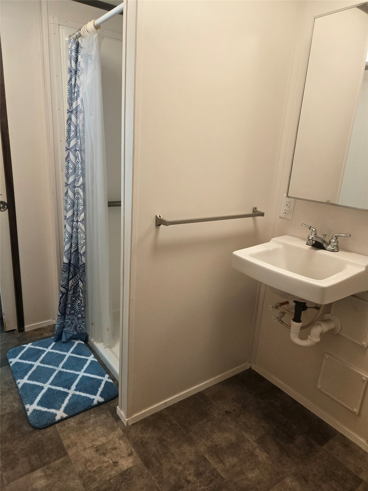 12207 Lynda Drive Property Photo 9