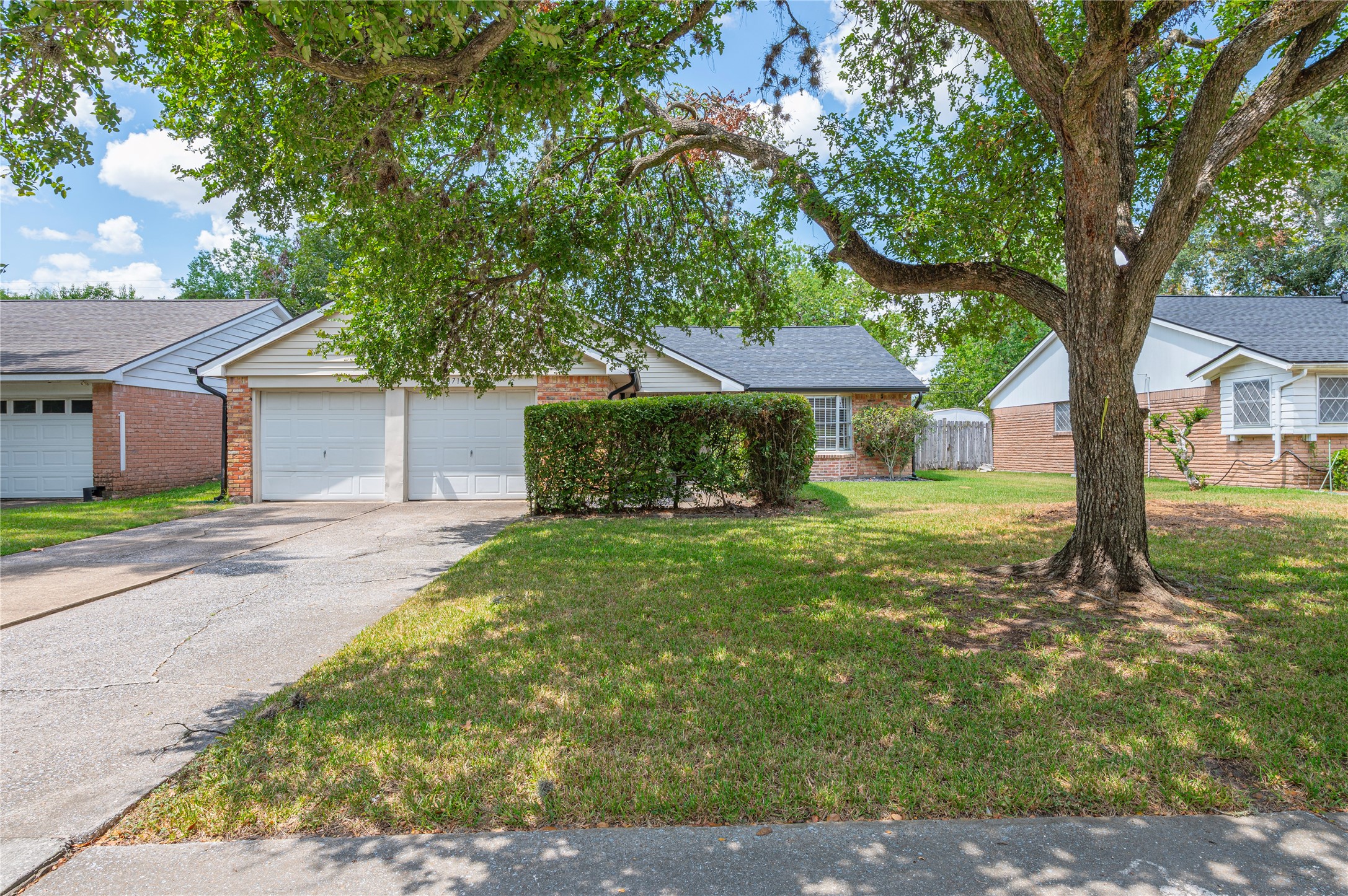10714 Hillcroft Avenue Property Photo 2
