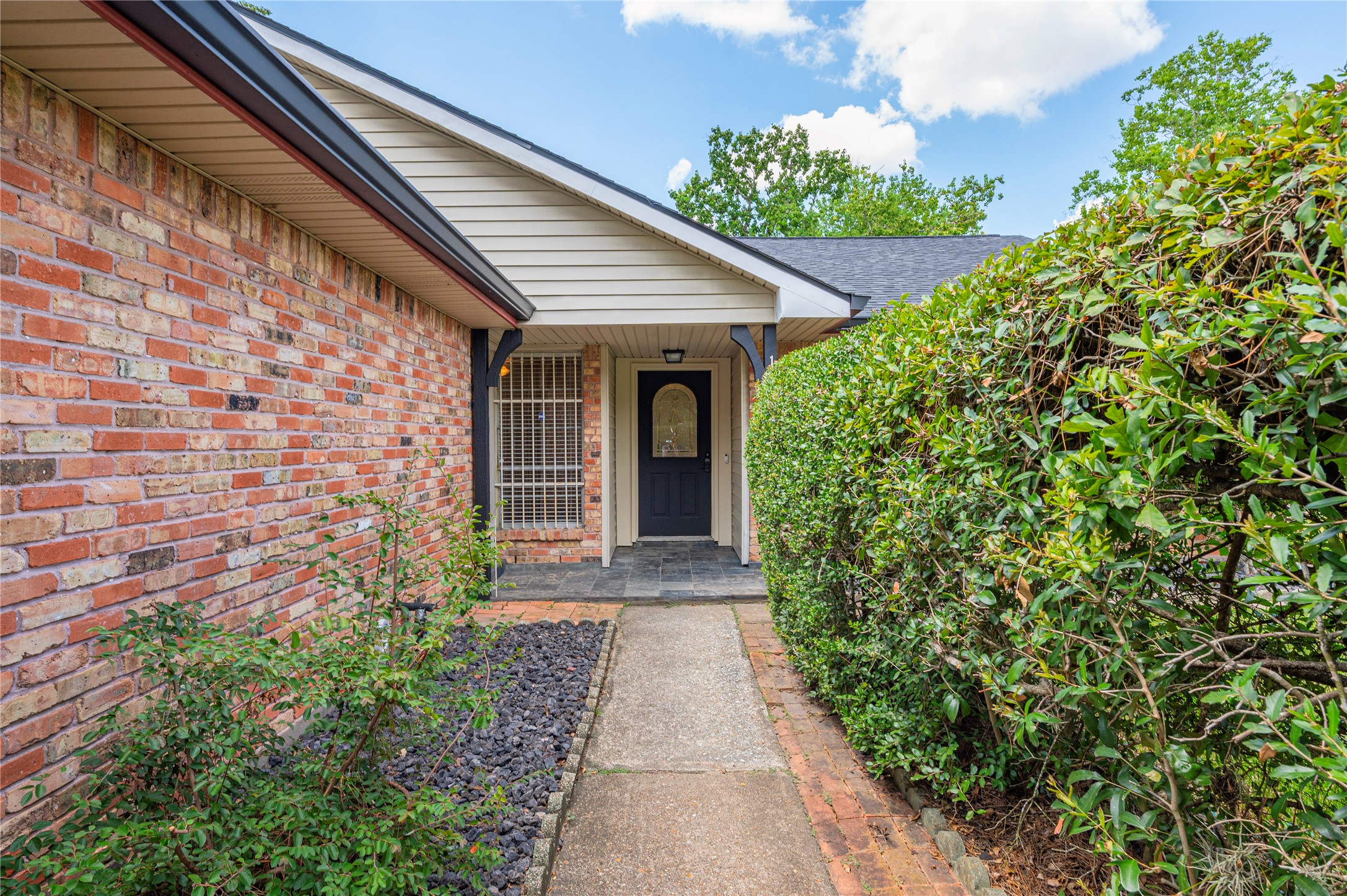 10714 Hillcroft Avenue Property Photo 3