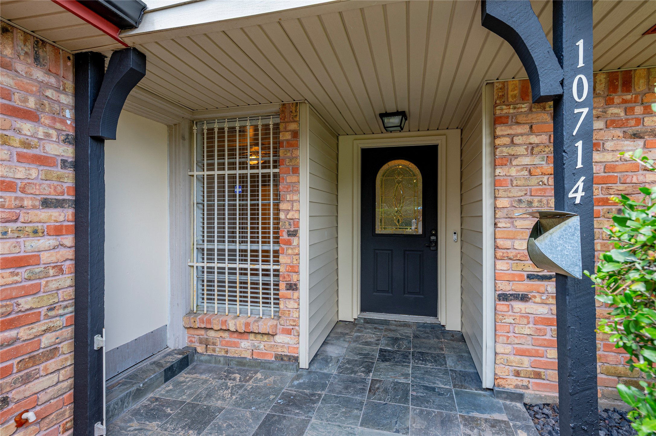 10714 Hillcroft Avenue Property Photo 4