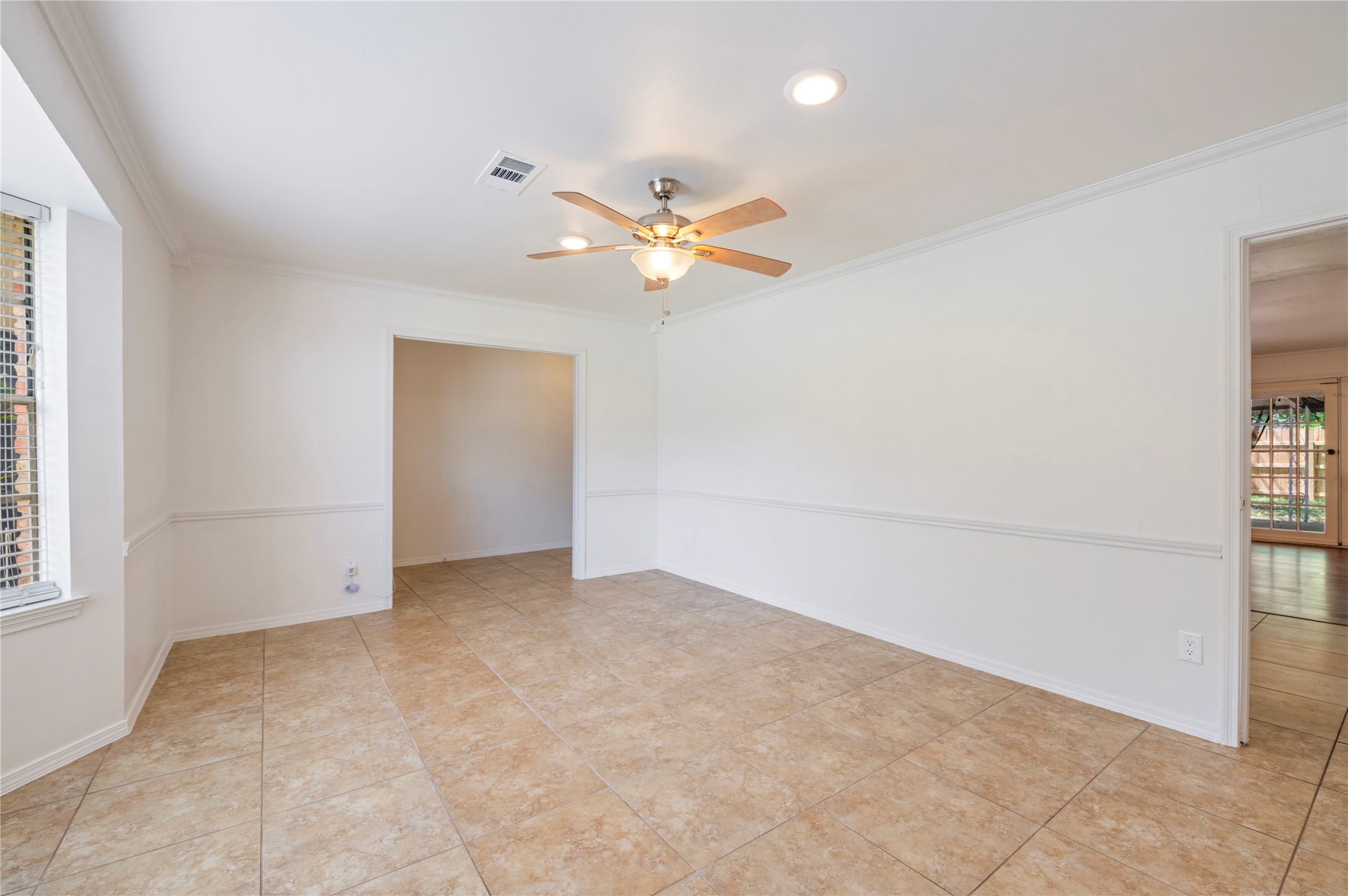 10714 Hillcroft Avenue Property Photo 7