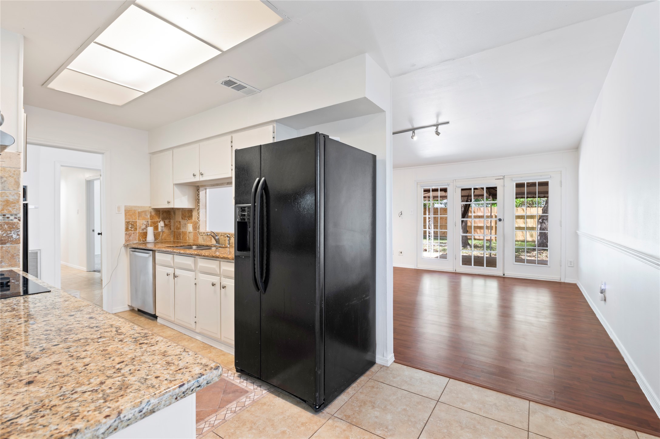 10714 Hillcroft Avenue Property Photo 8