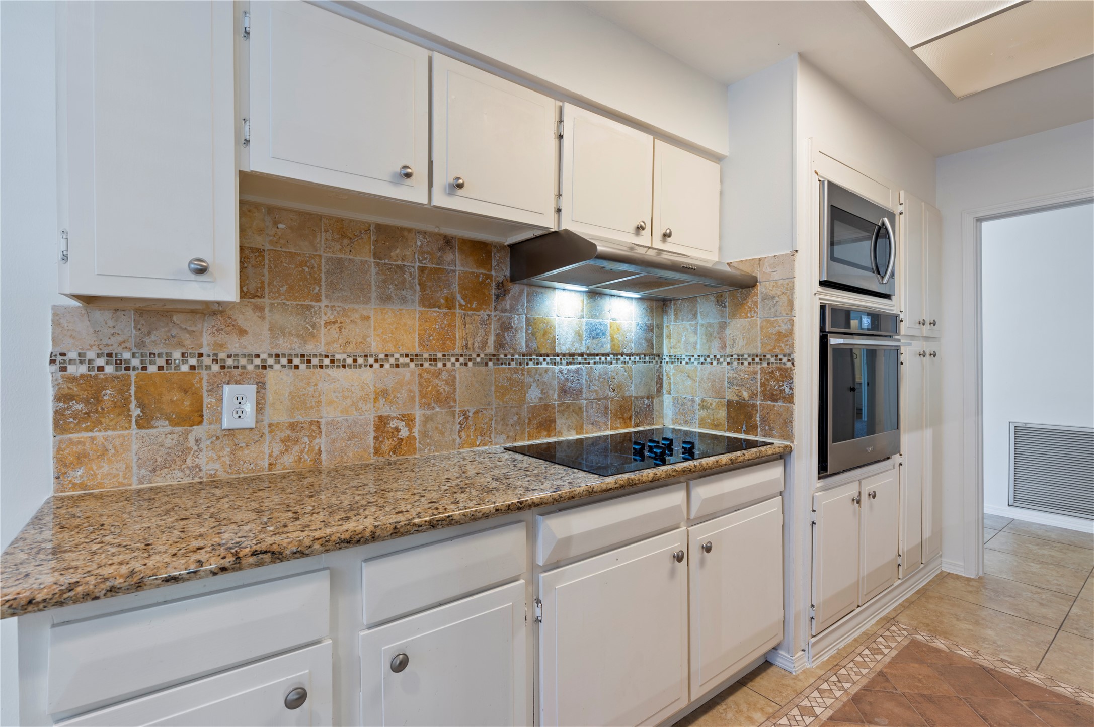 10714 Hillcroft Avenue Property Photo 9