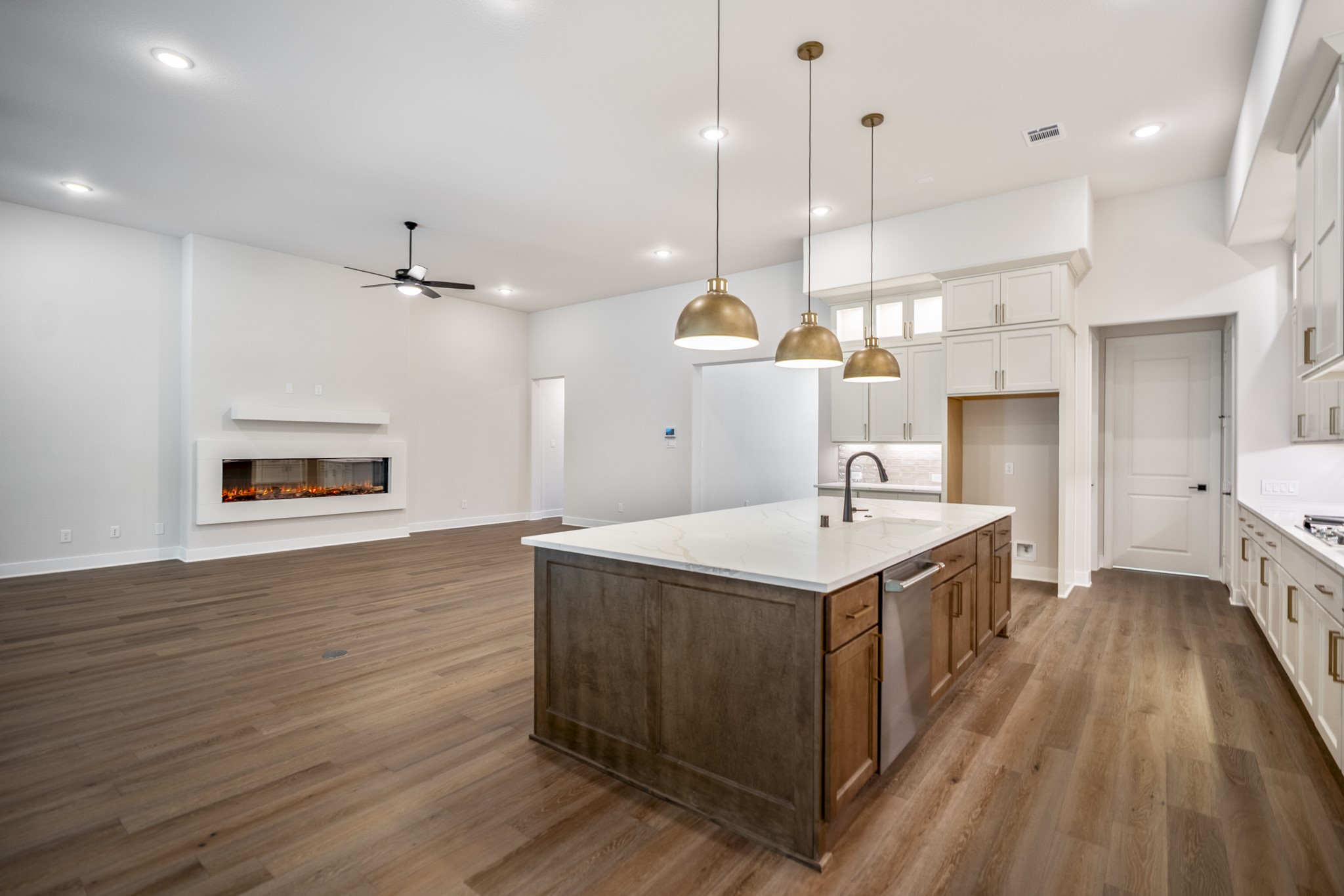 209 Lilac Tree Court Property Photo 9