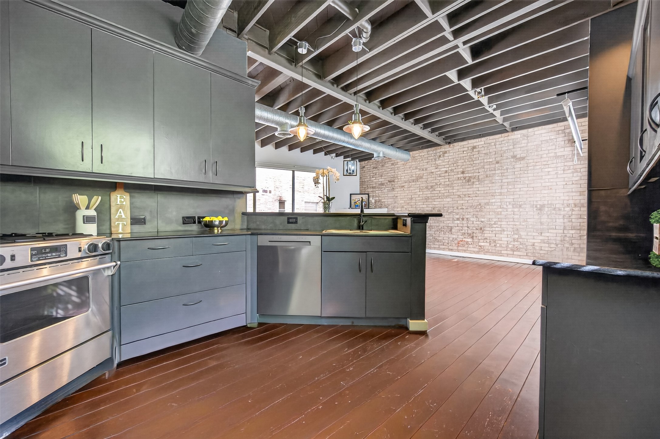 708 W Clay Street Property Photo 14