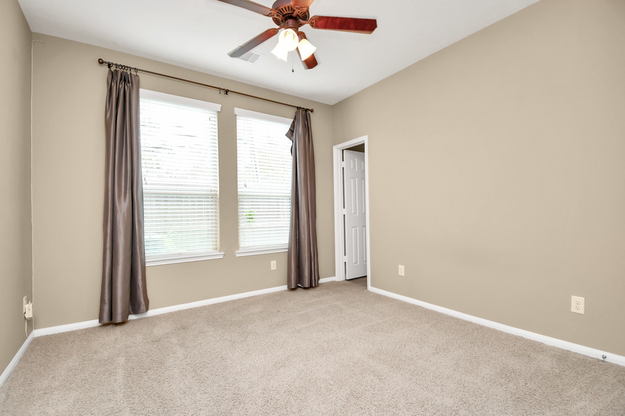 3323 Home Point Drive Property Photo 3