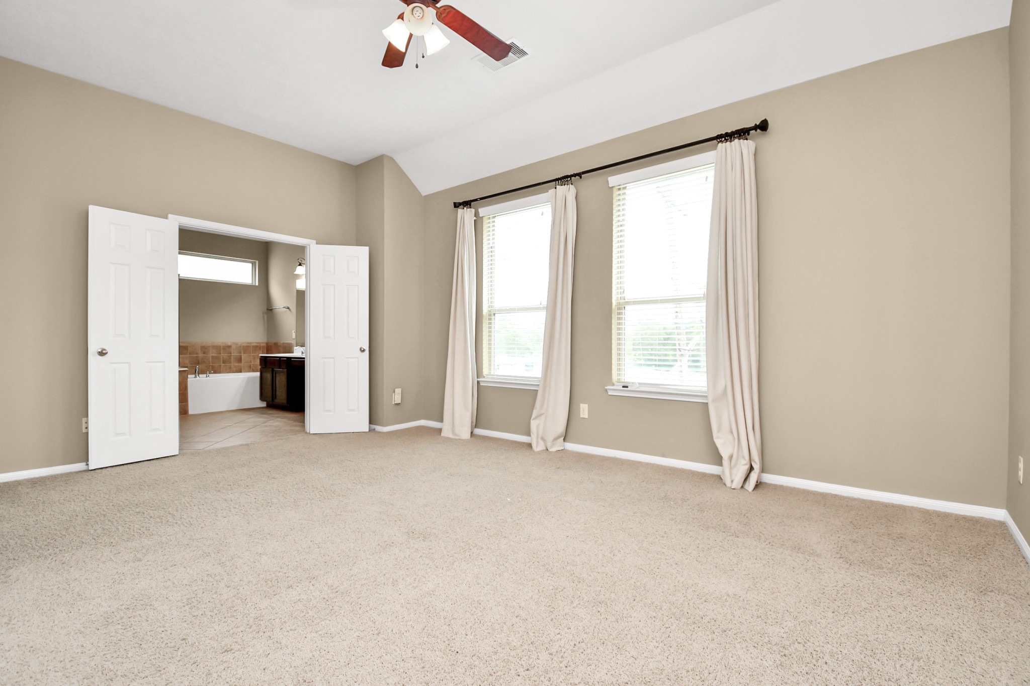 3323 Home Point Drive Property Photo 15
