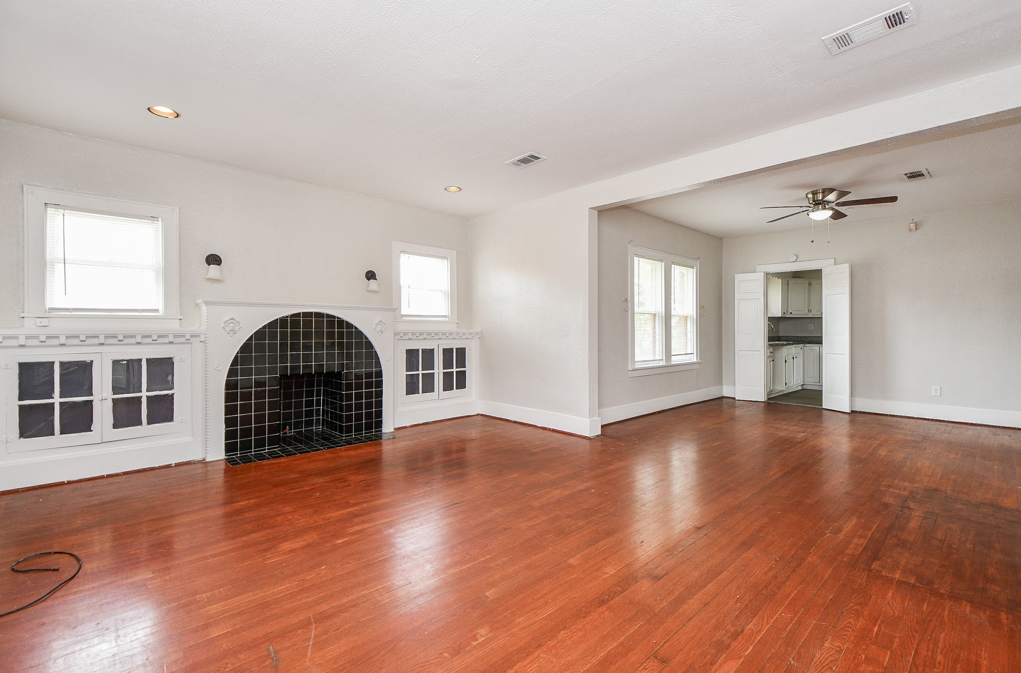 5049 Jefferson Street B Property Photo 10
