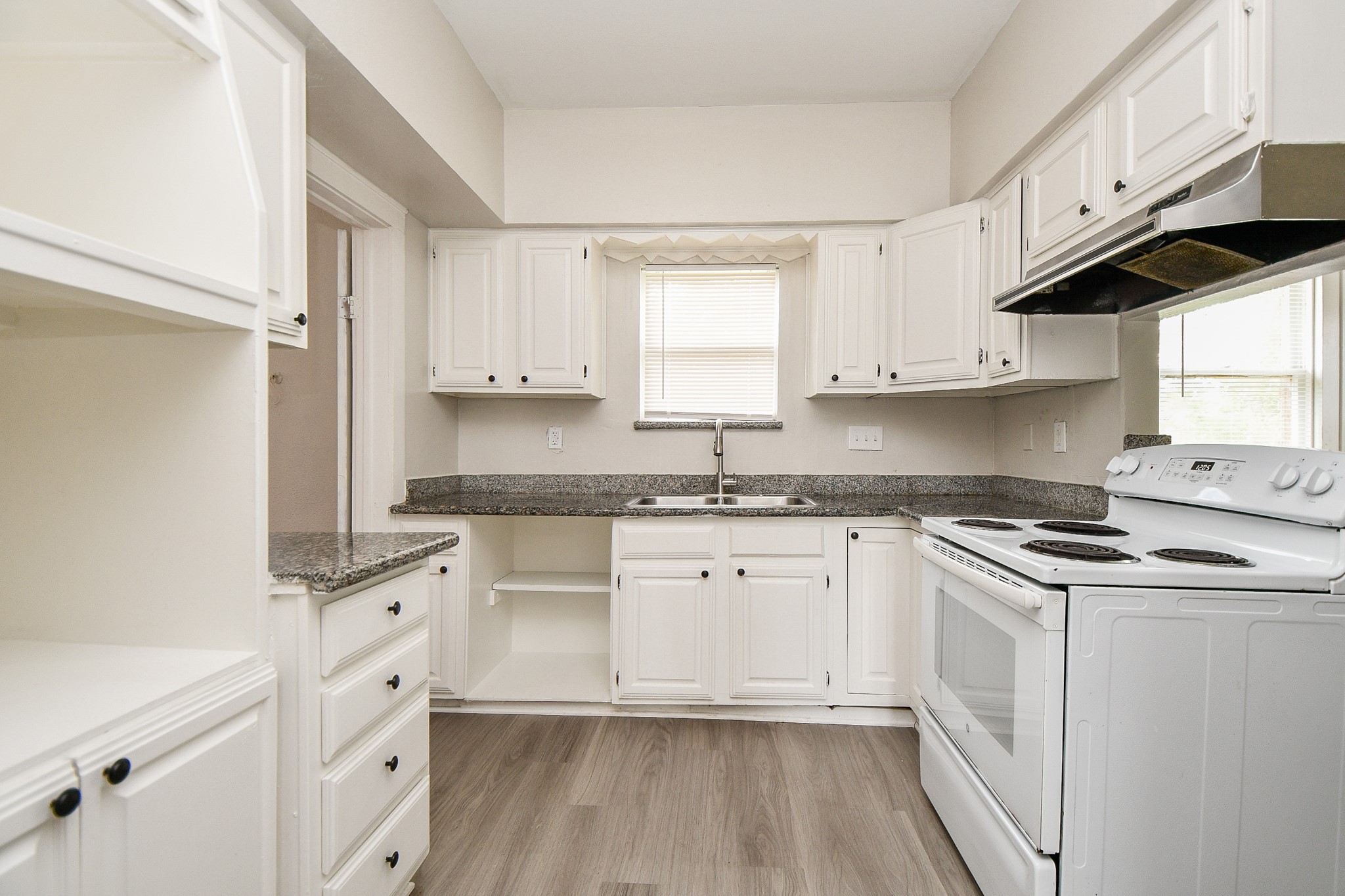 5049 Jefferson Street B Property Photo 13