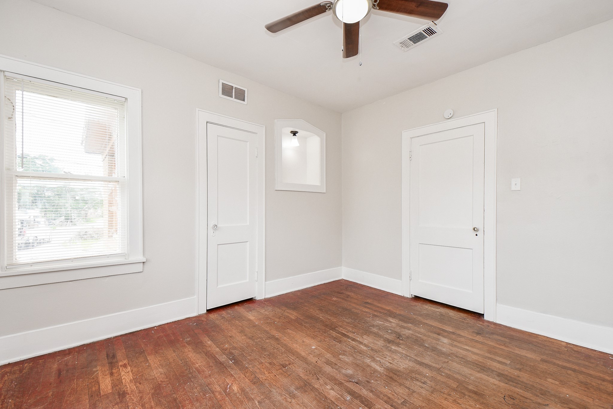 5049 Jefferson Street B Property Photo 20