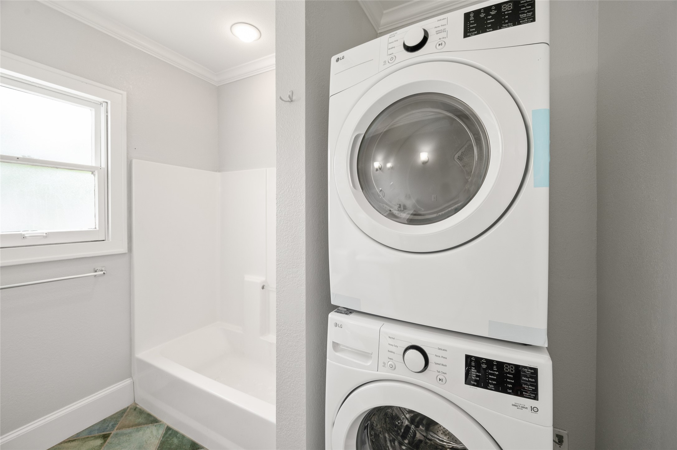 334 E 24th Street Property Photo 16