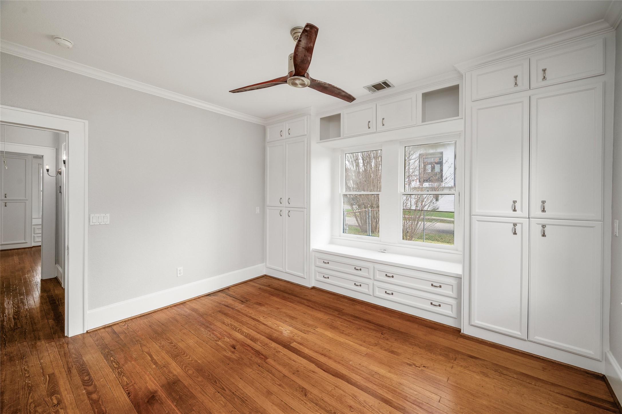 334 E 24th Street Property Photo 18