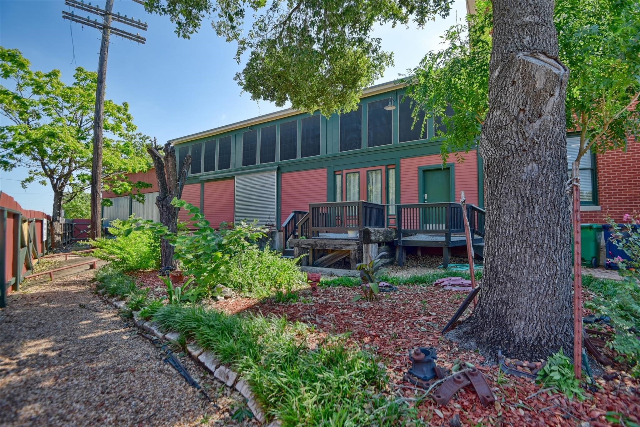 214 S Austin Street Property Photo 6