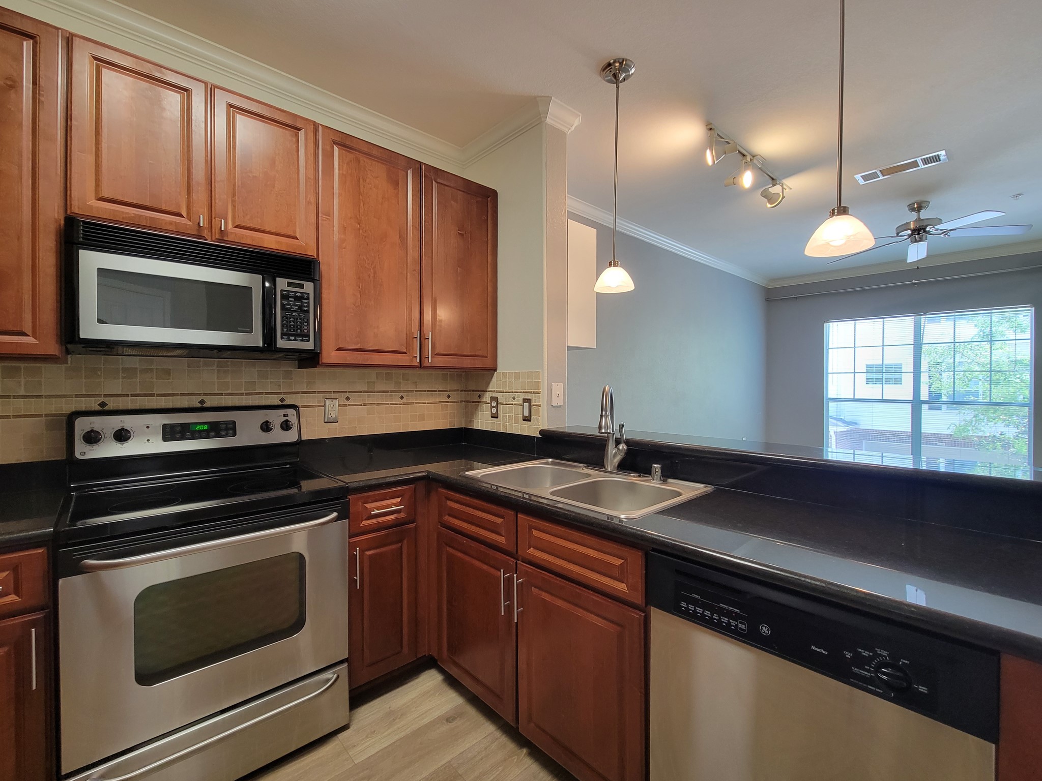 9200 Westheimer Road 305 Property Photo 6