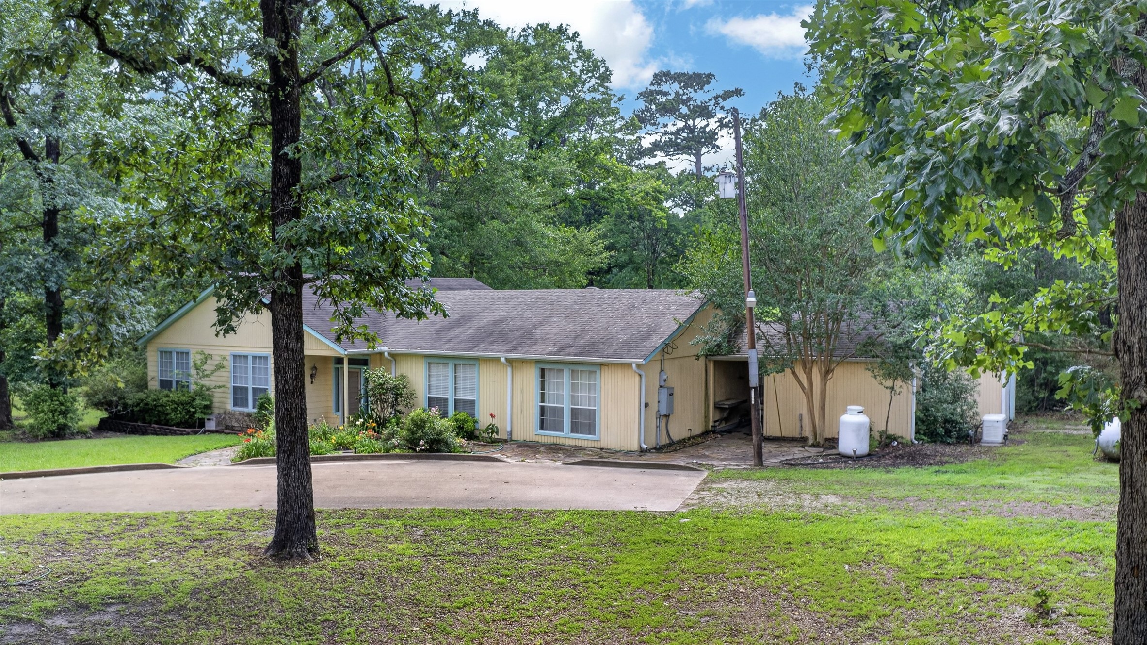 540 County Road 4677 Property Photo 2