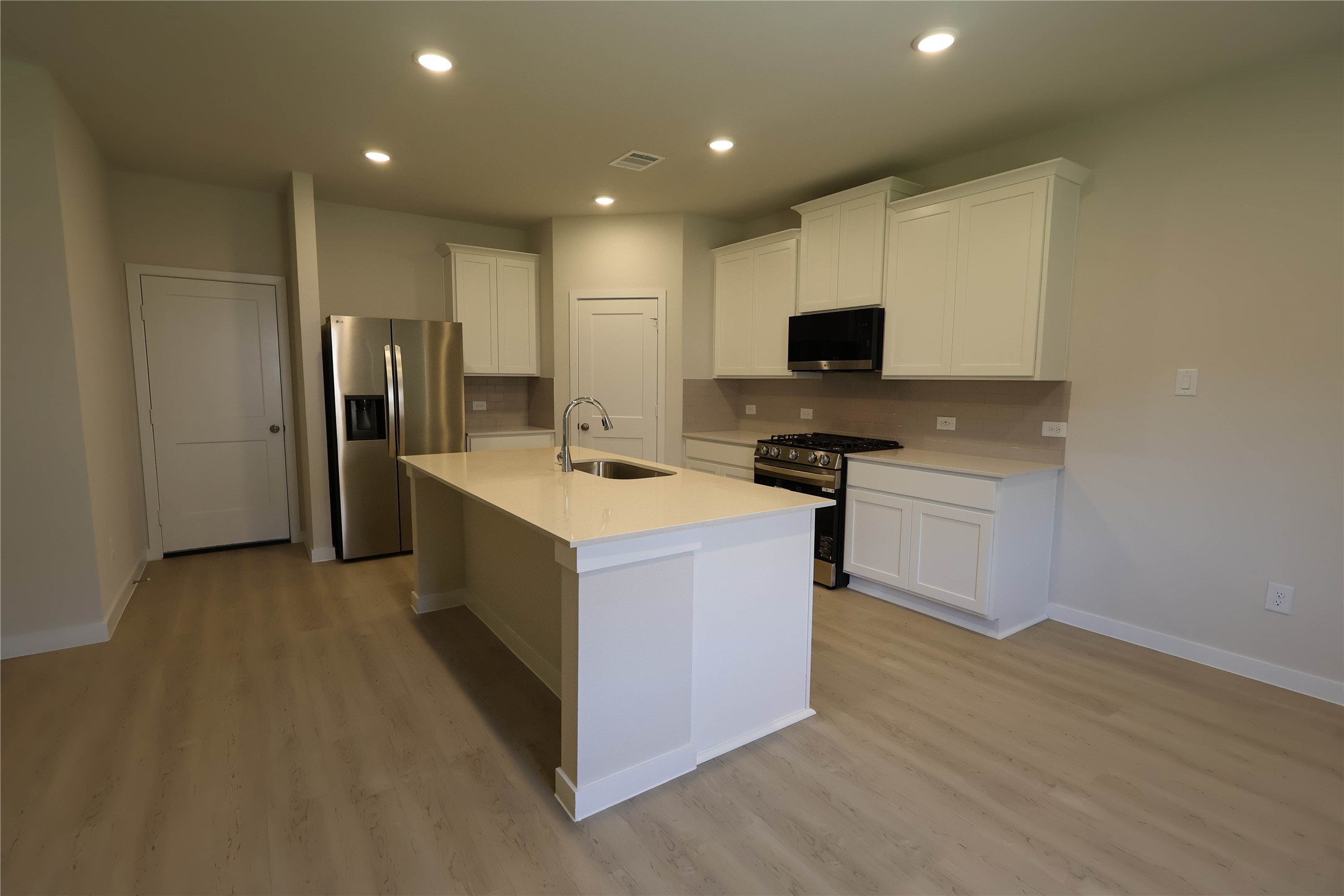 7757 Bergamot Cir Property Photo 4