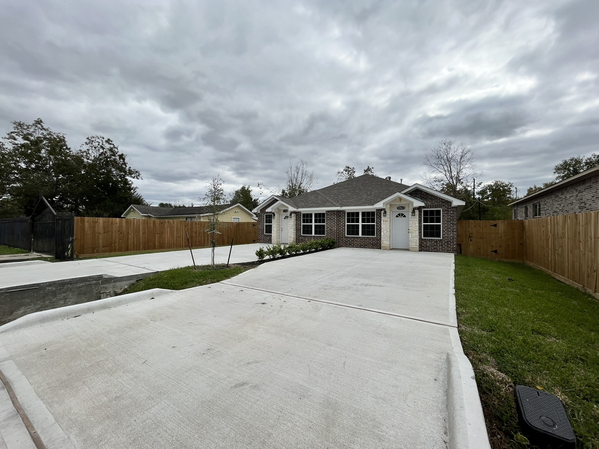 5706 Howell Street B Property Photo 4