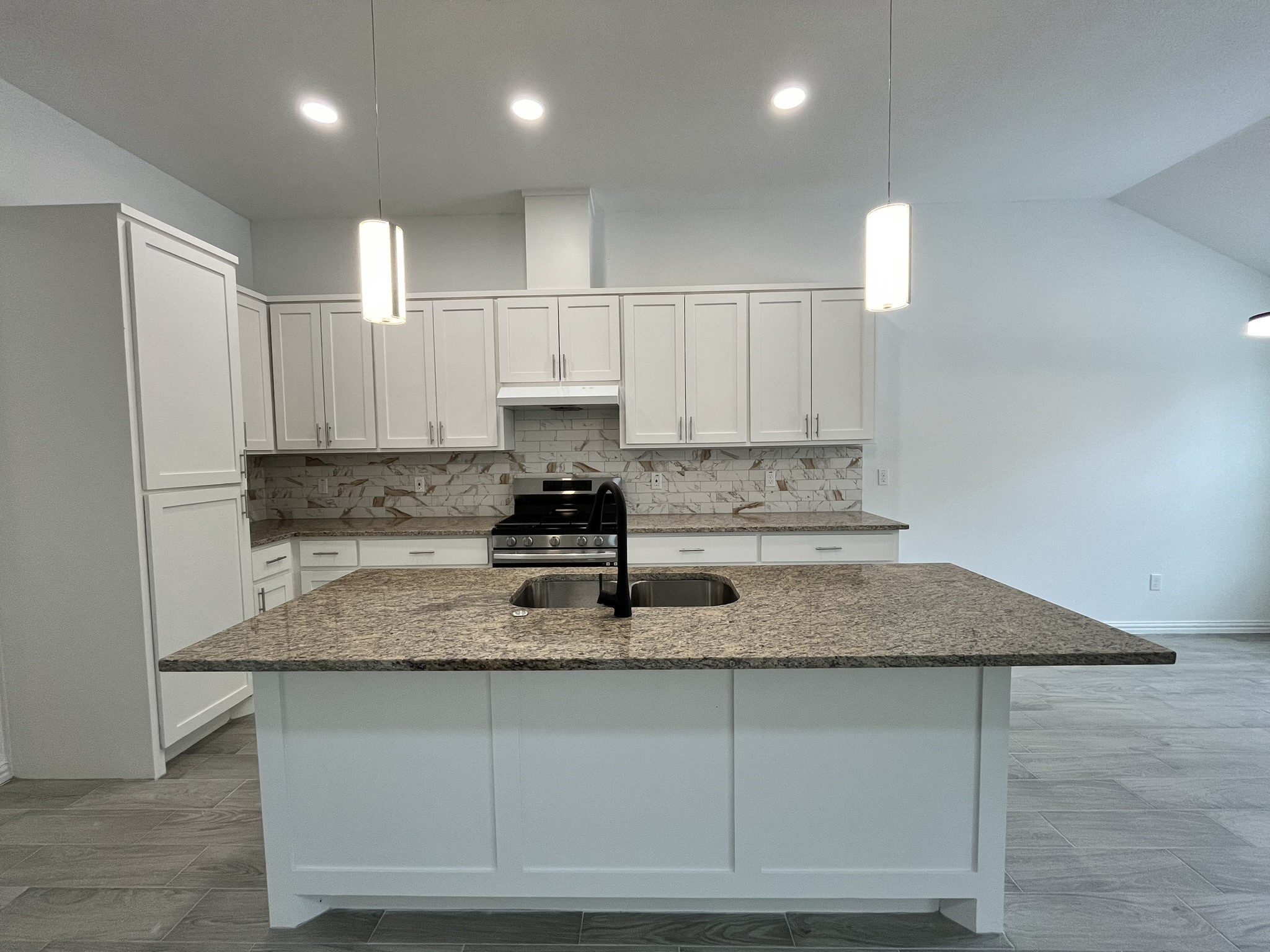 5706 Howell Street B Property Photo 11