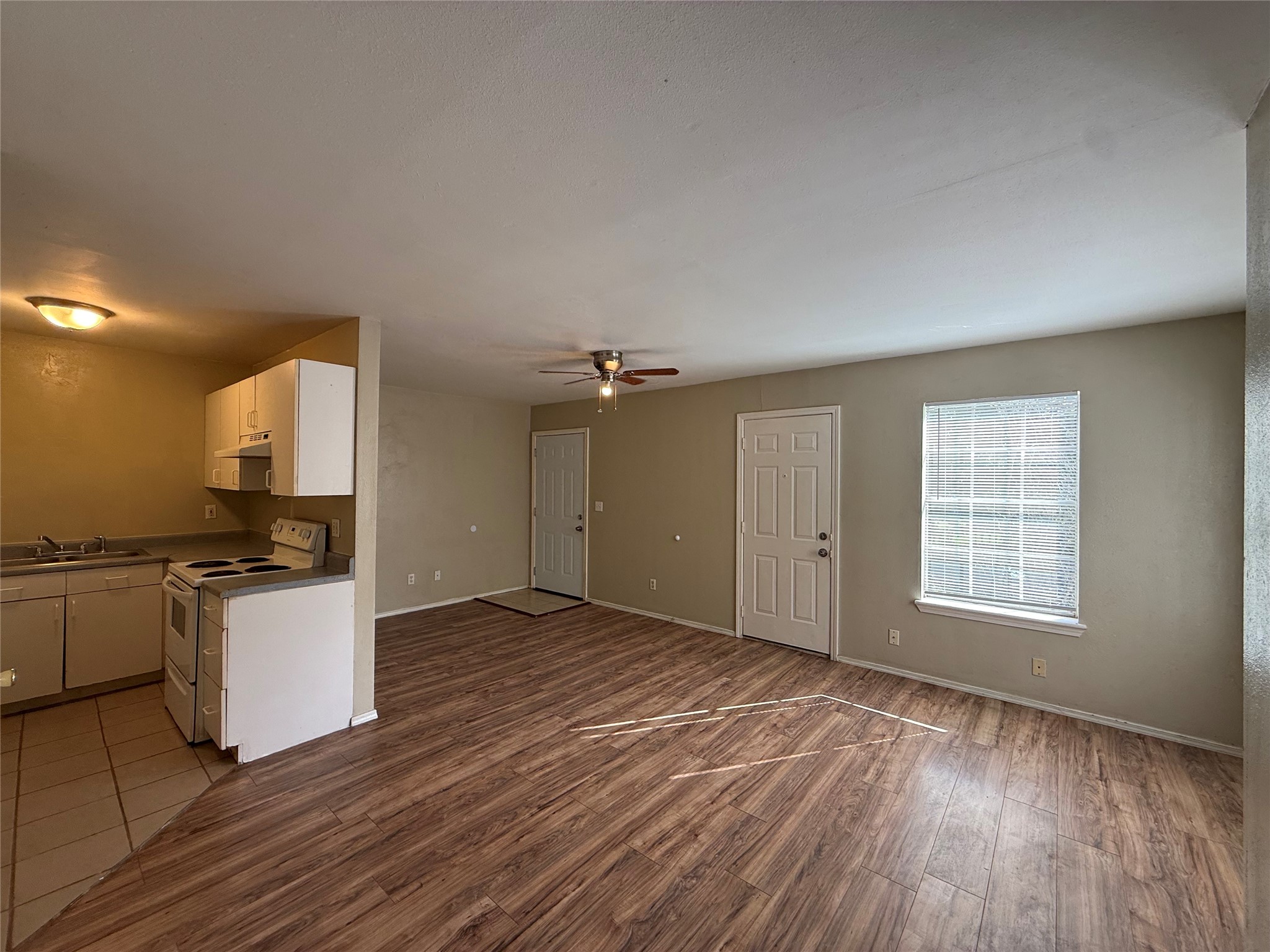 4714 Oleander Street D Property Photo 5