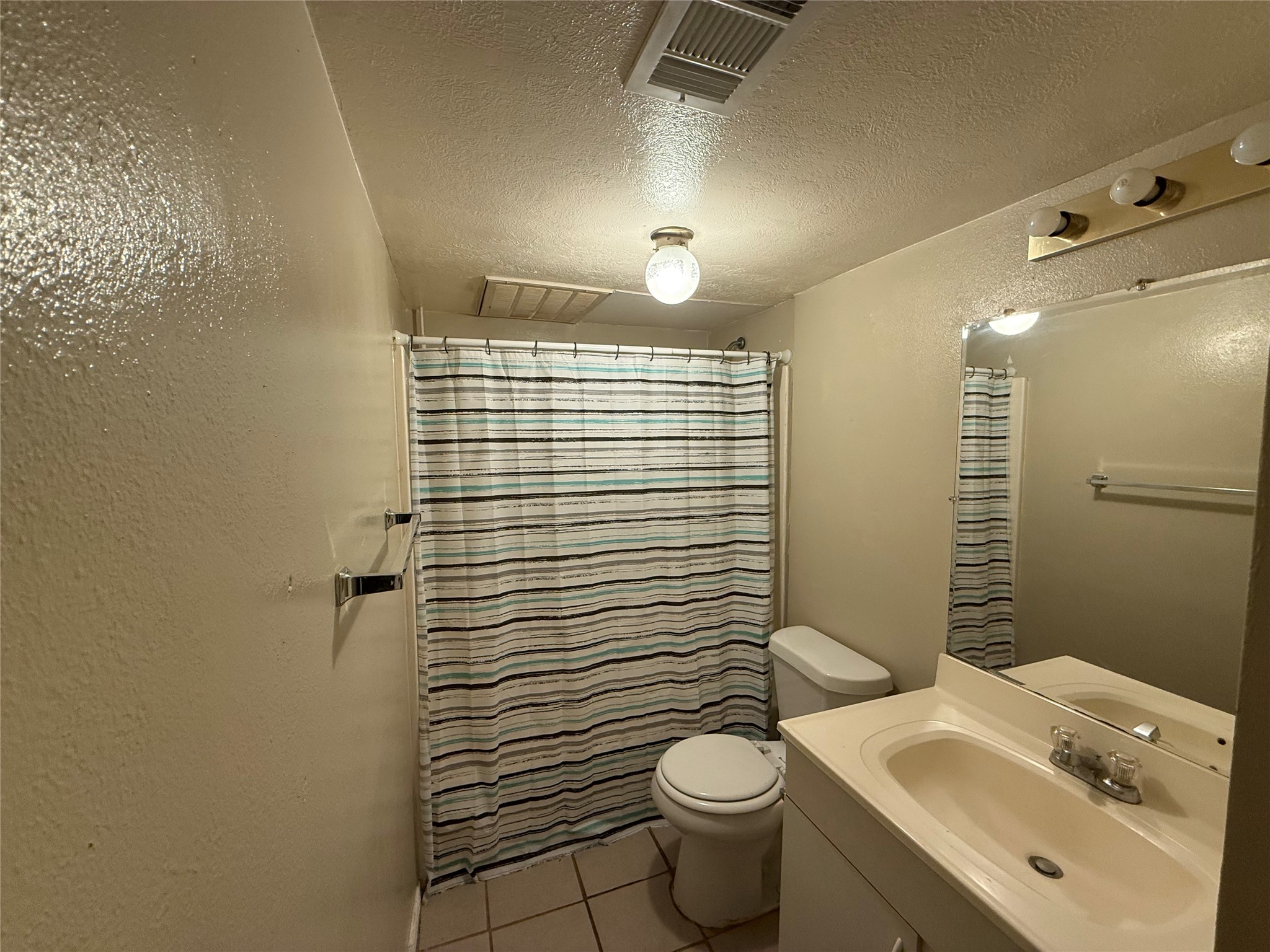 4714 Oleander Street D Property Photo 9