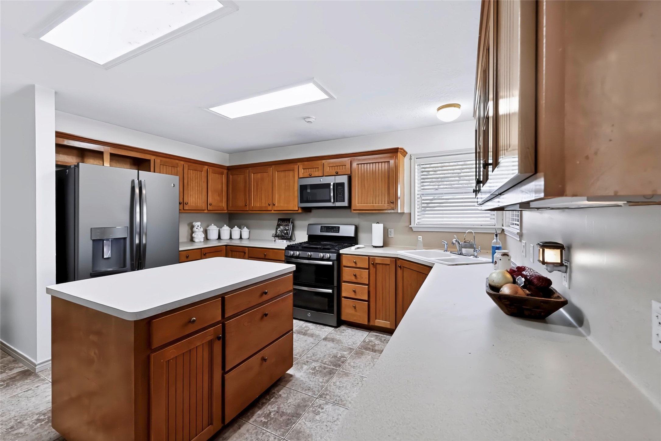 4800 Petter Rainosek Loop Property Photo 11