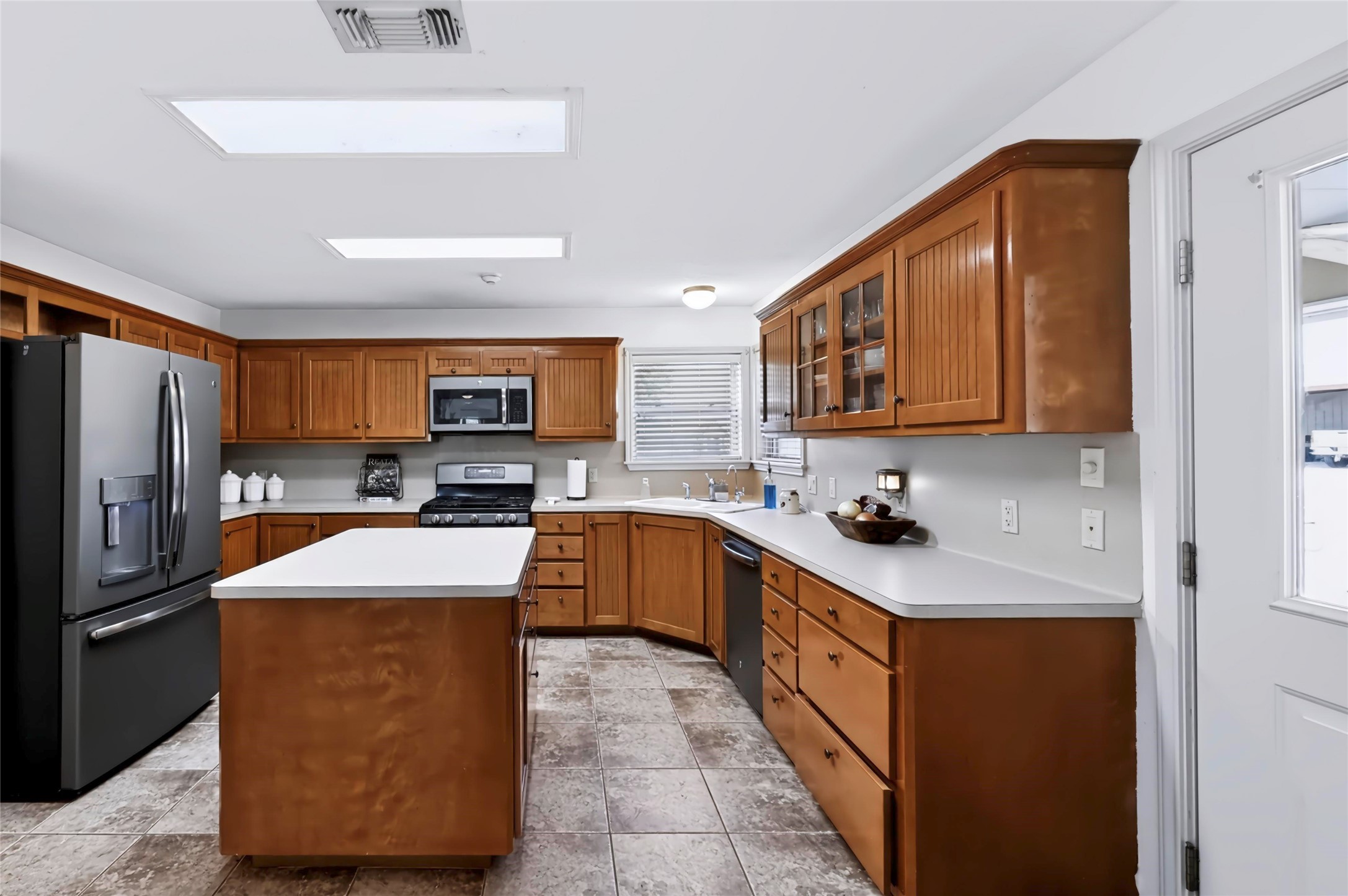4800 Petter Rainosek Loop Property Photo 12