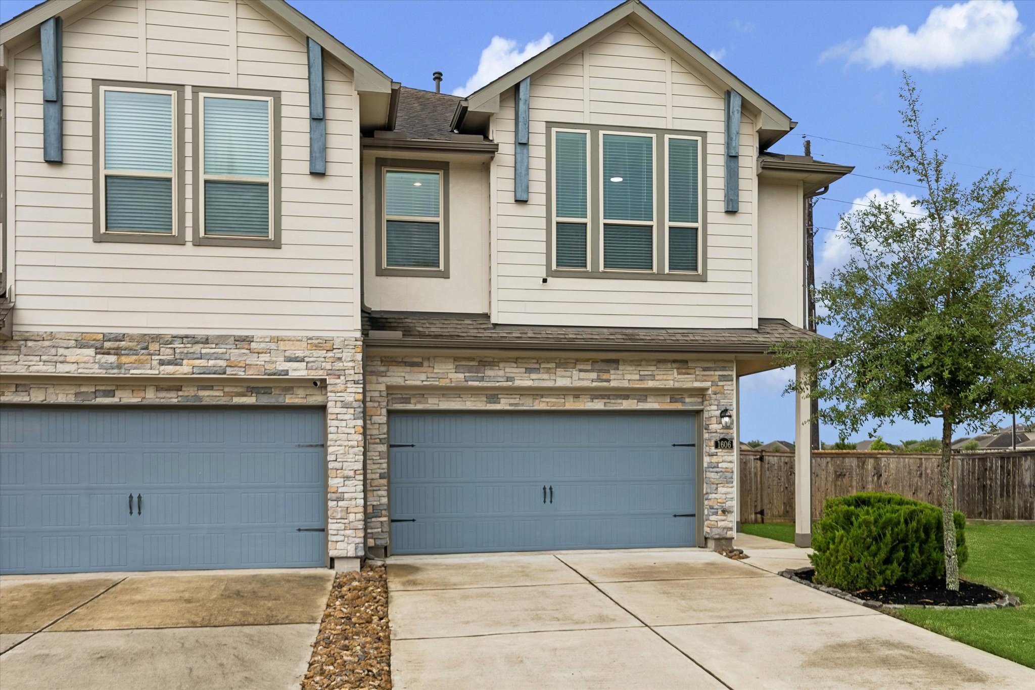 1606 Ryon Falls Drive Property Photo 1