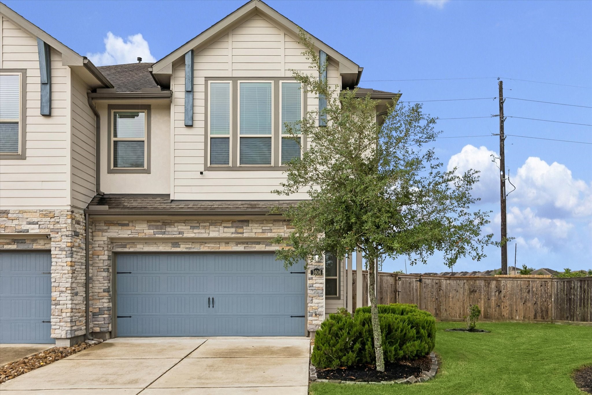 1606 Ryon Falls Drive Property Photo 2