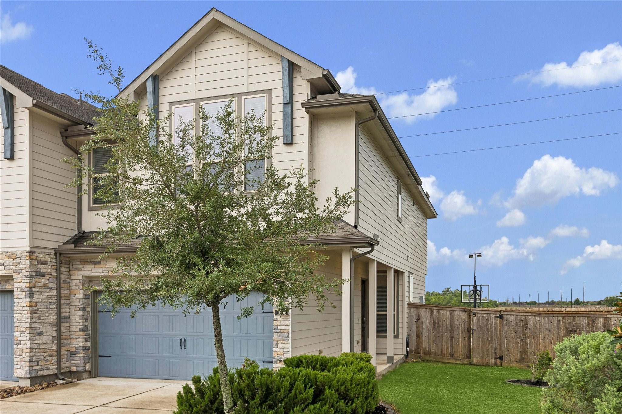 1606 Ryon Falls Drive Property Photo 3