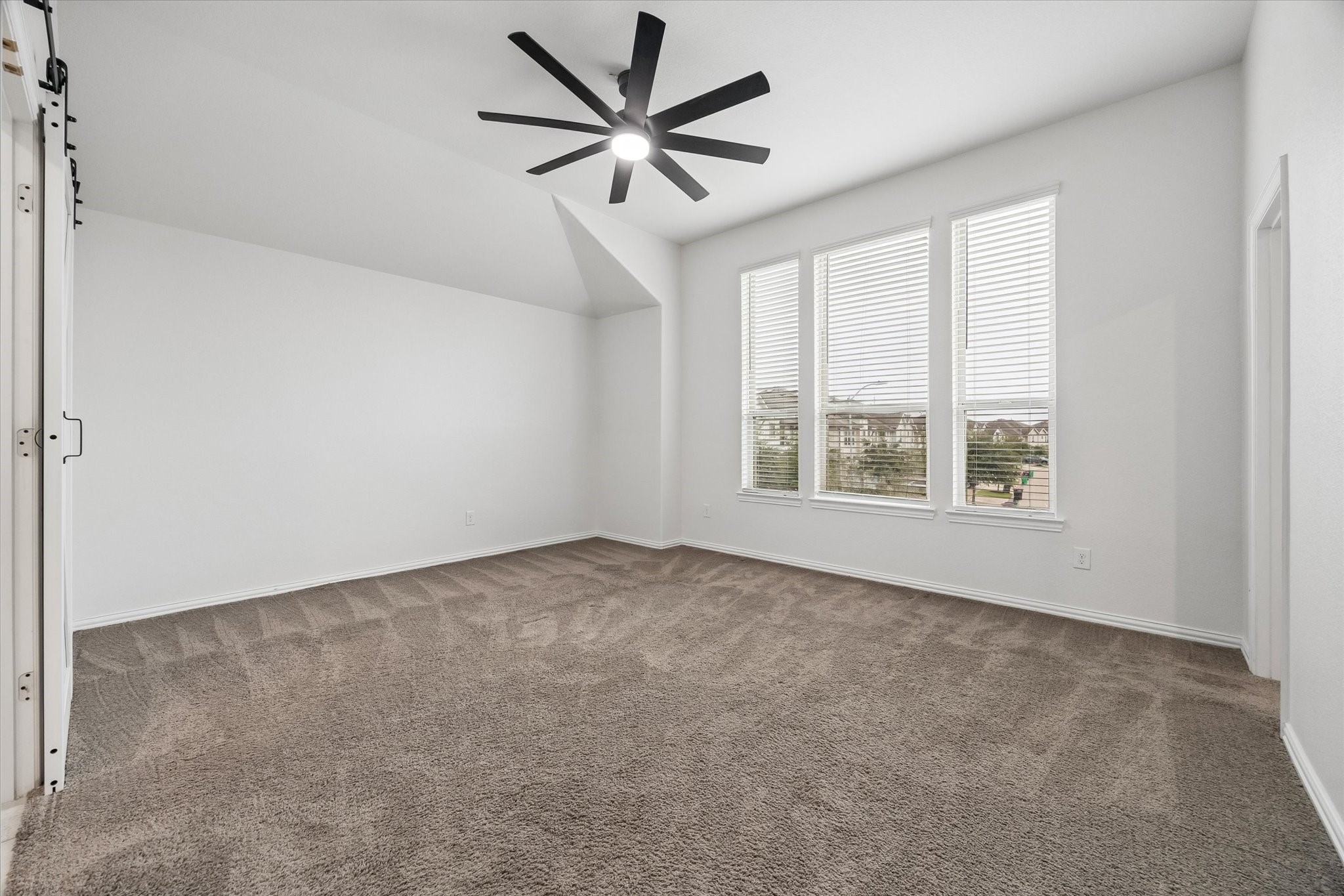 1606 Ryon Falls Drive Property Photo 13