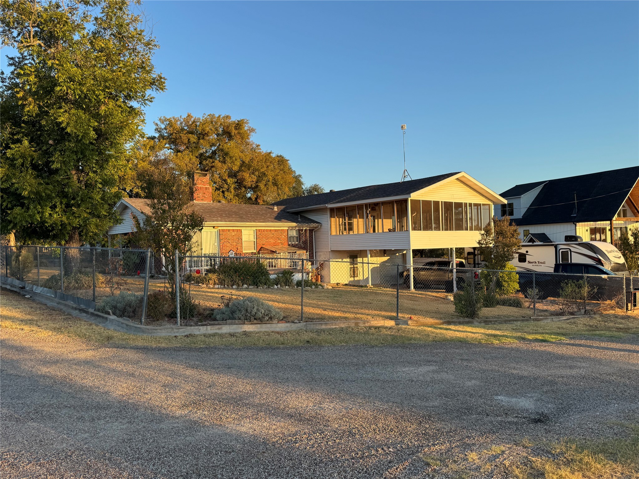 425 County Road 1526 Property Photo 4