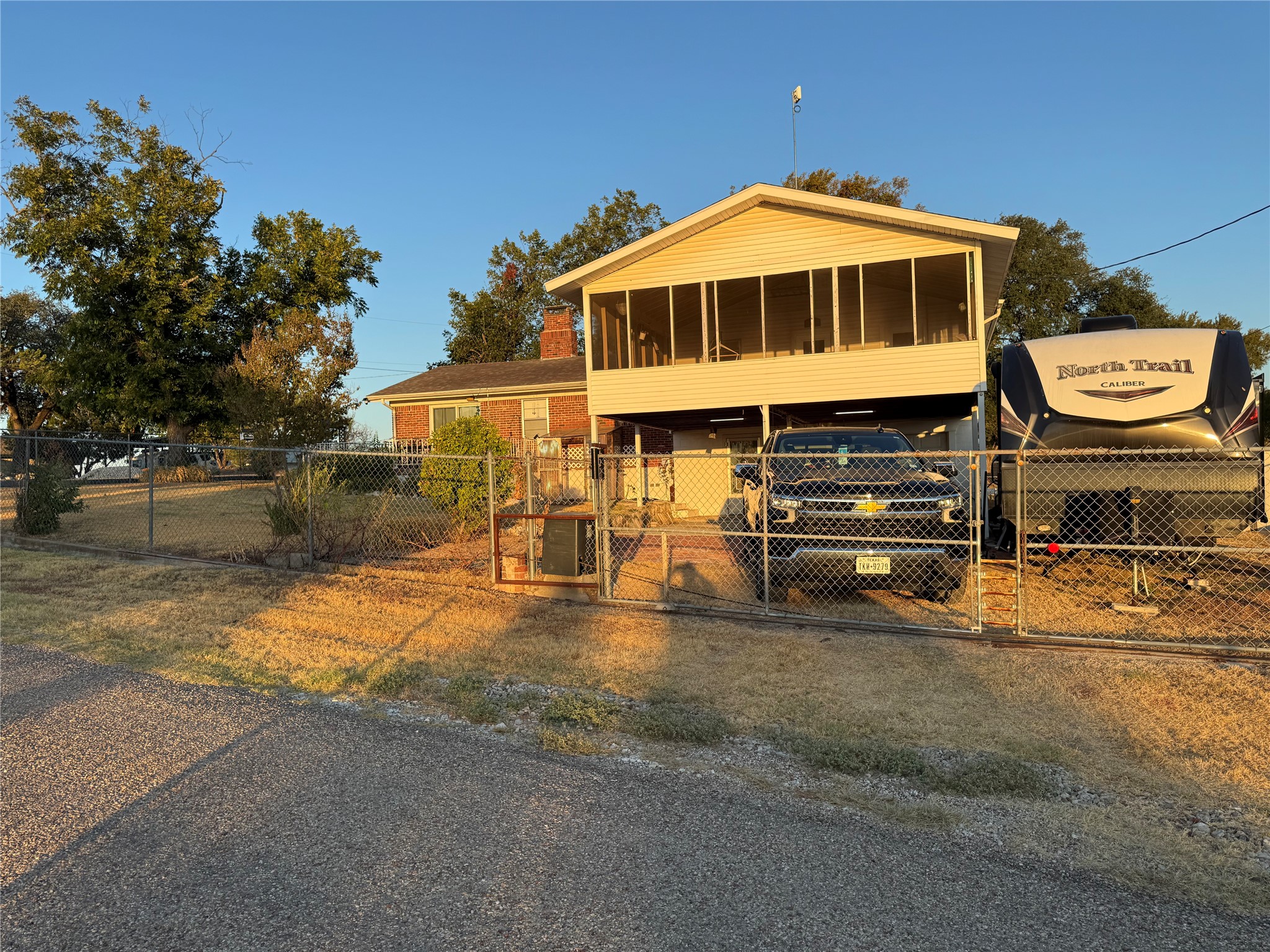 425 County Road 1526 Property Photo 28
