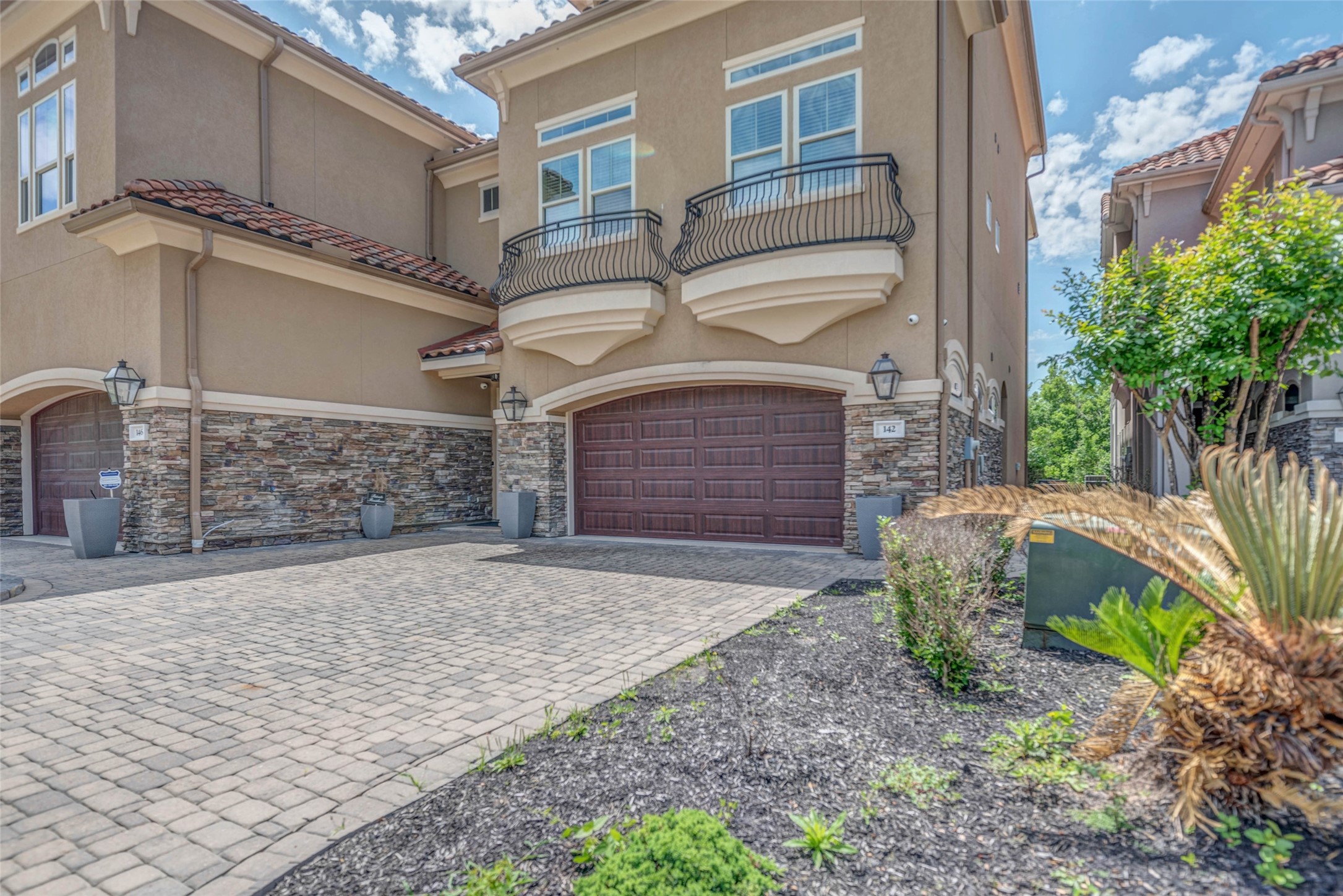 142 La Vie Drive Property Photo 1