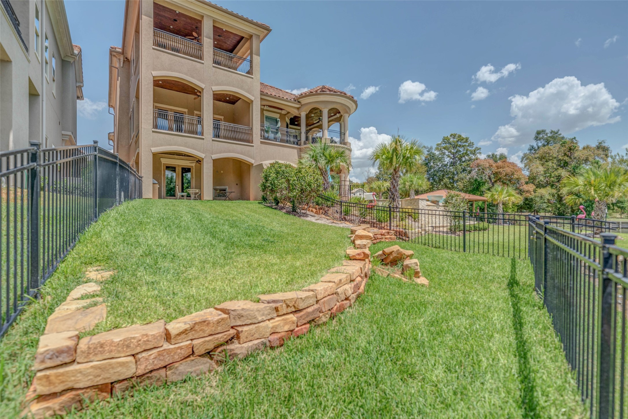 142 La Vie Drive Property Photo 3