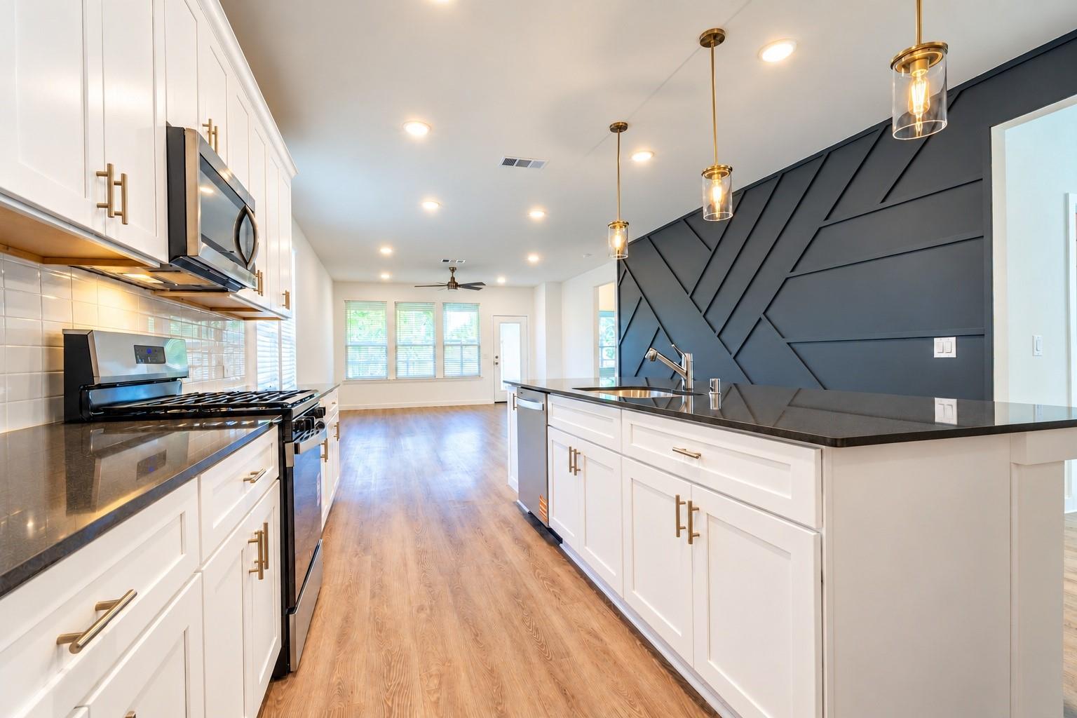 18110 Velaris Way Property Photo 4